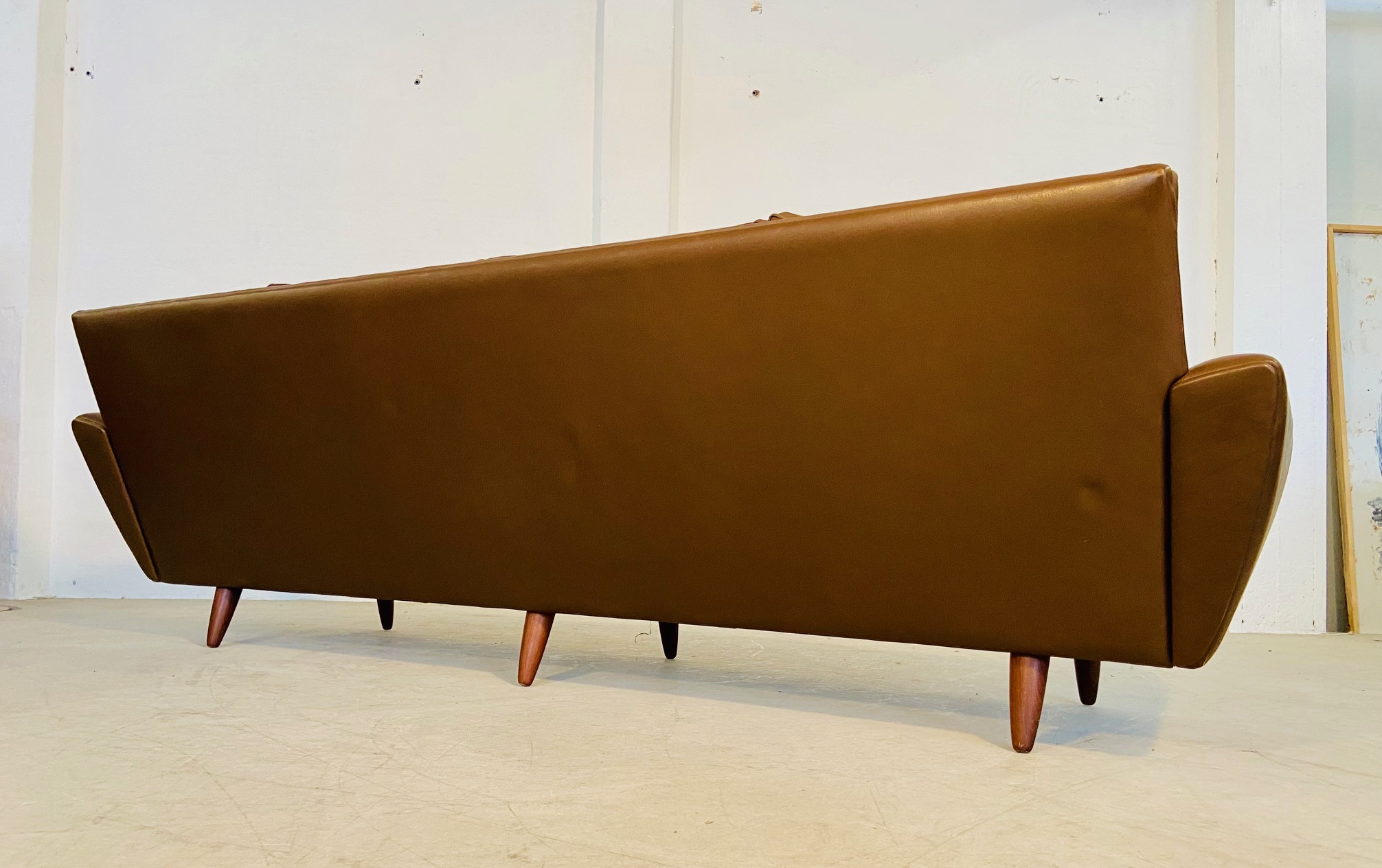 GEORG THAMS VINTAGE RETRO DANISH MID-CENTURY 4 PERSON SOFA in BROWN LEATHER 1960