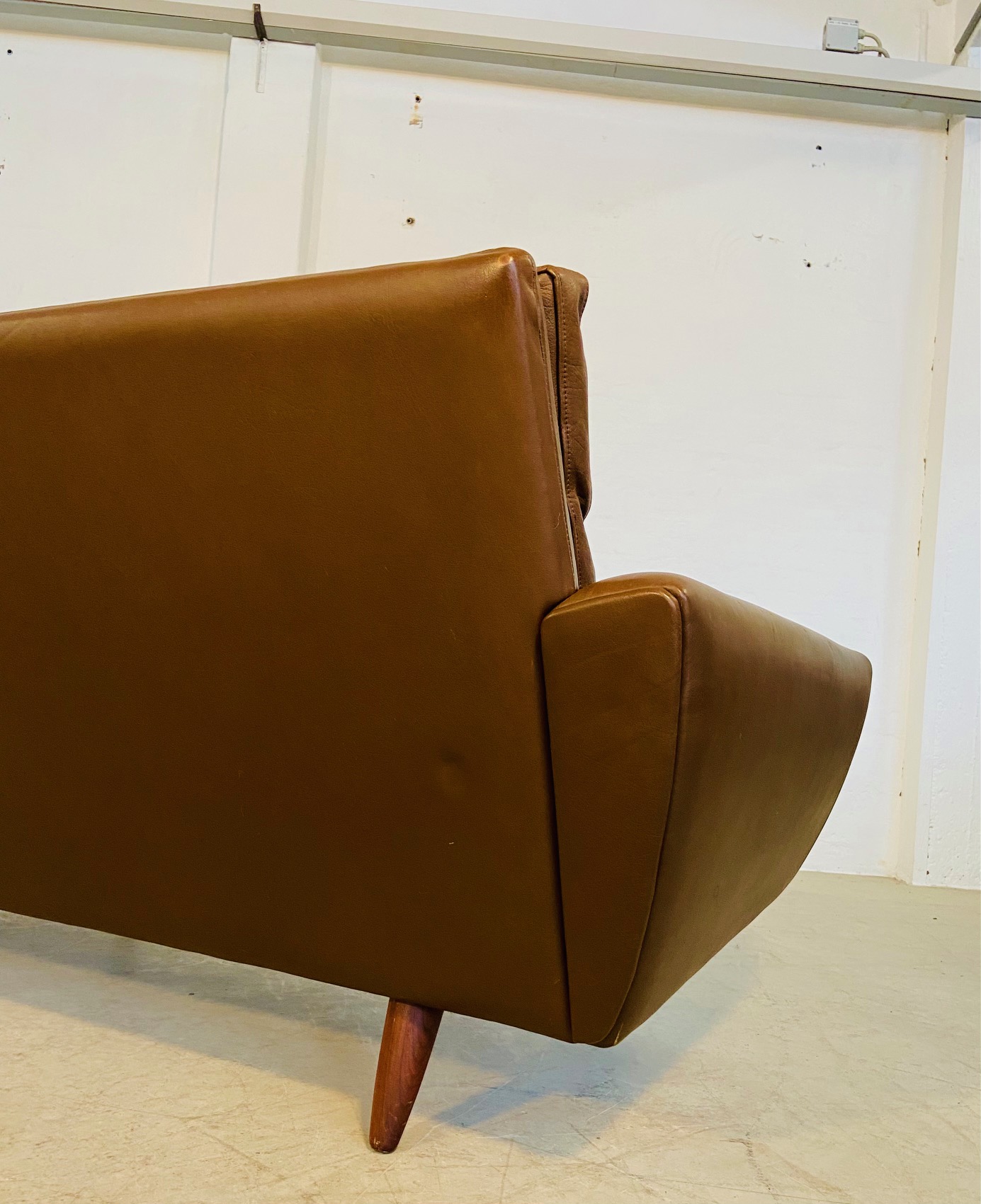 GEORG THAMS VINTAGE RETRO DANISH MID-CENTURY 4 PERSON SOFA in BROWN LEATHER 1960