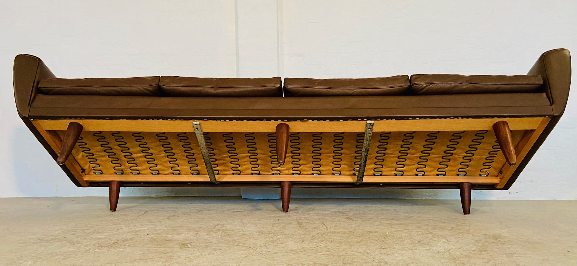 GEORG THAMS VINTAGE RETRO DANISH MID-CENTURY 4 PERSON SOFA in BROWN LEATHER 1960