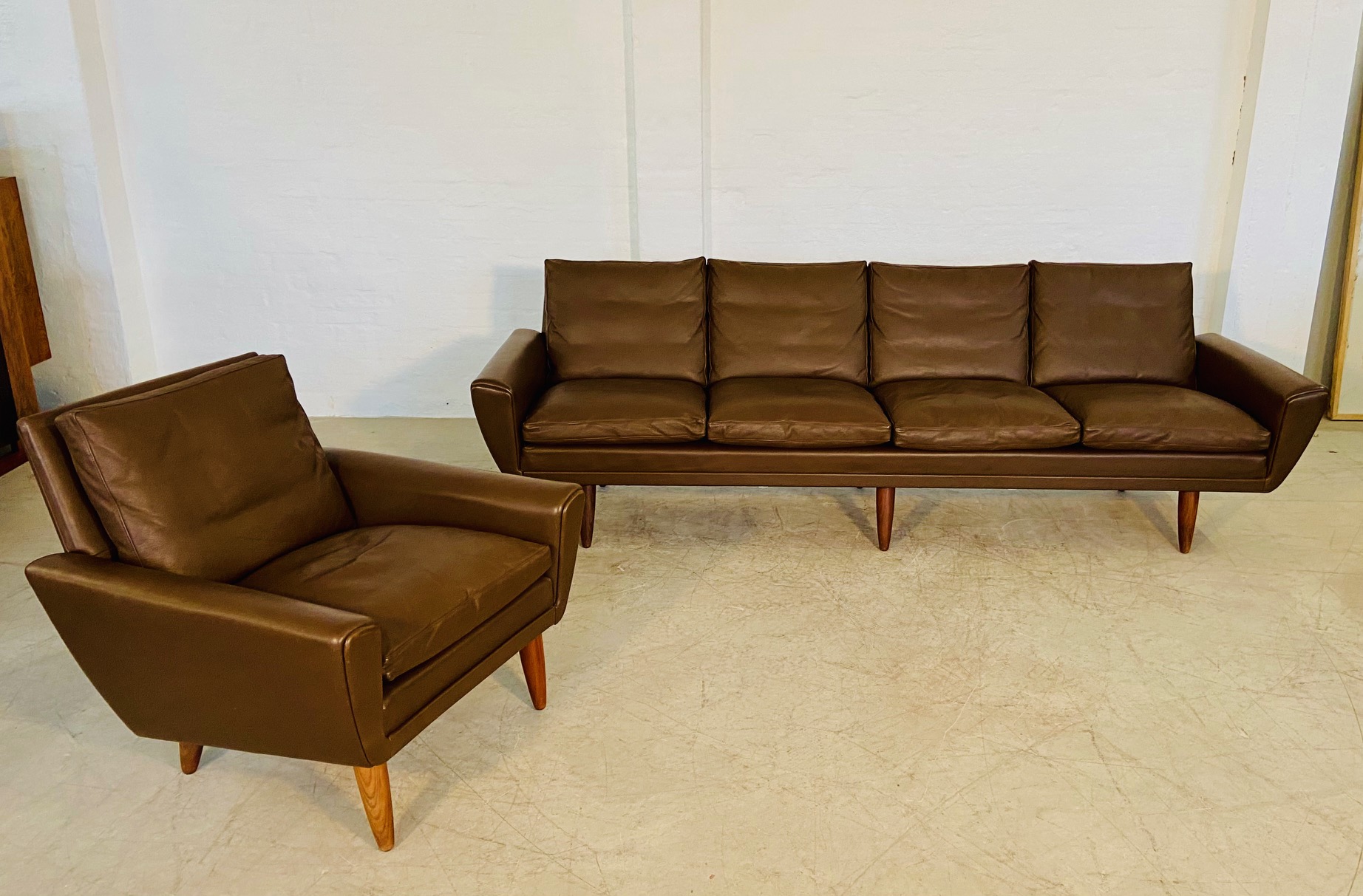 GEORG THAMS VINTAGE RETRO DANISH MID-CENTURY 4 PERSON SOFA in BROWN LEATHER 1960