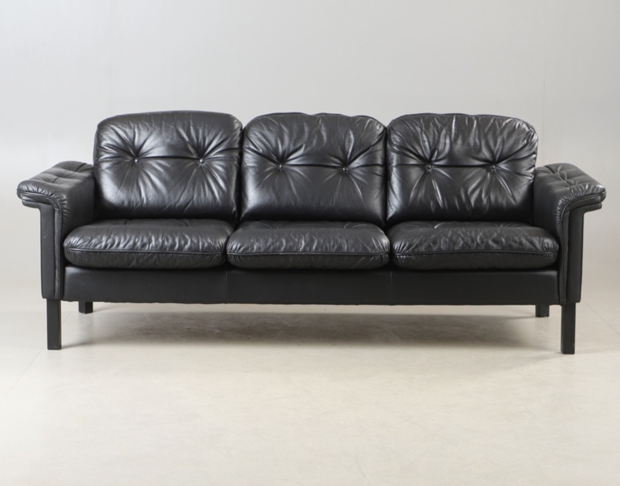 95C47B00-6FE6-46D9-B04F-D4343C238F29 Vintage Danish Mid Century 3 Person Black Leather Sofa 1970,s
