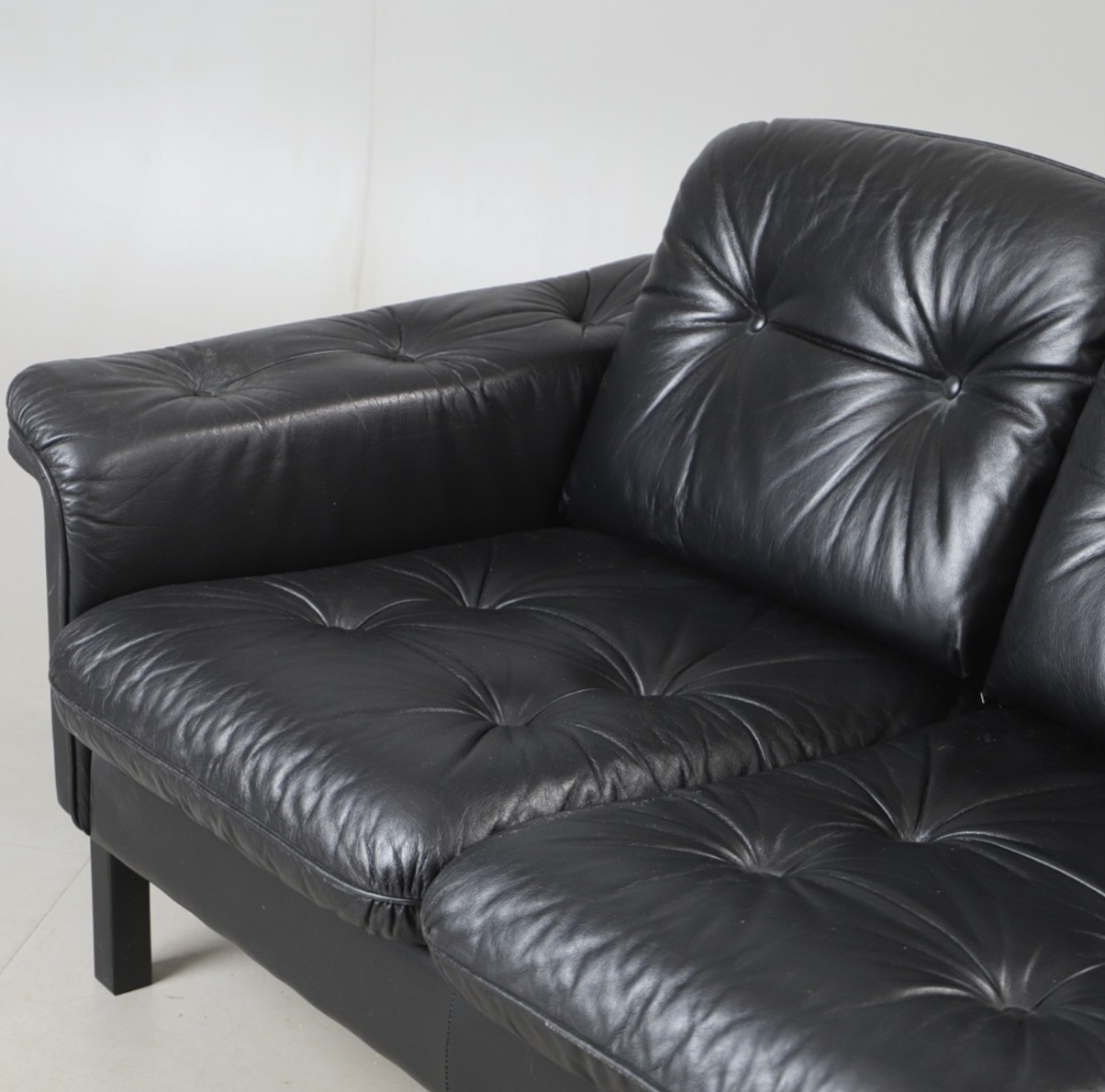 D20BBA47-A49A-44FE-B3F9-1ACB5A882214 Vintage Danish Mid Century 3 Person Black Leather Sofa 1970,s