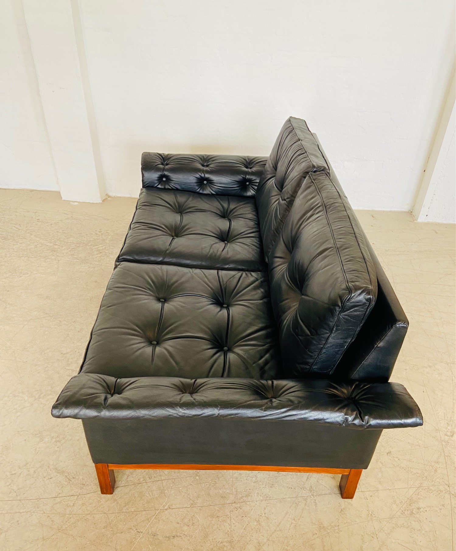 IMG_0001 Vintage Scandinavian Mid Century Black Buttoned Leather 2 Person Sofa Model Kardinal 1960,s