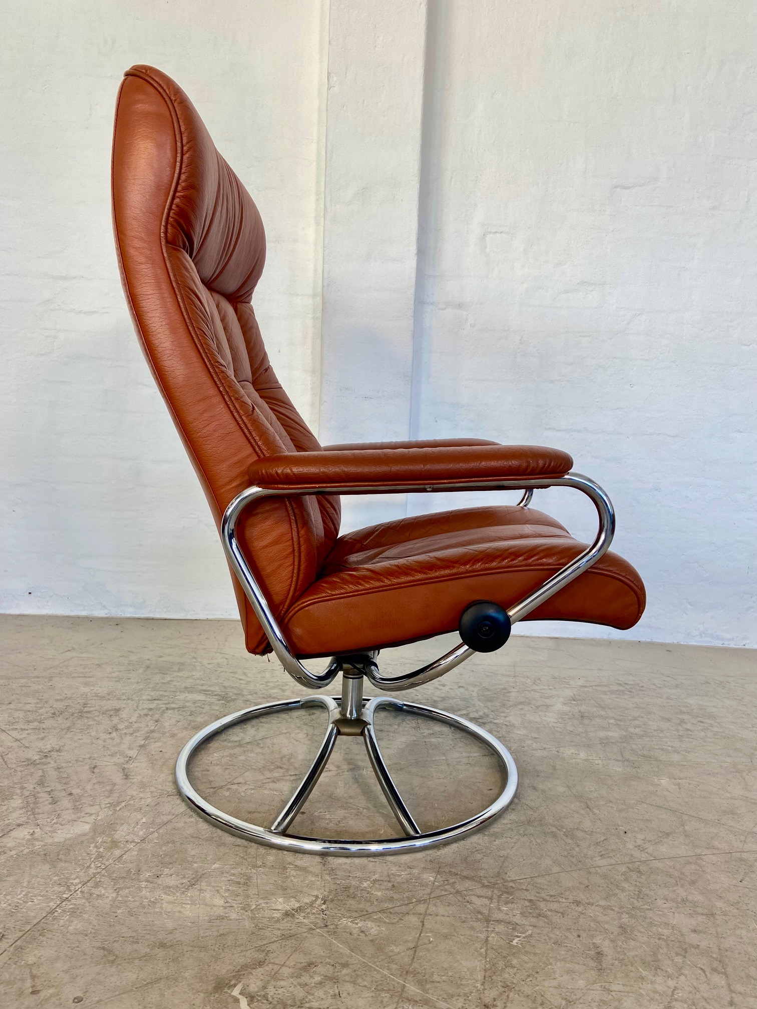 Vintage Cognac Leather Ekornes Stressless Reclining Lounge Chair & Stool 1960,s
