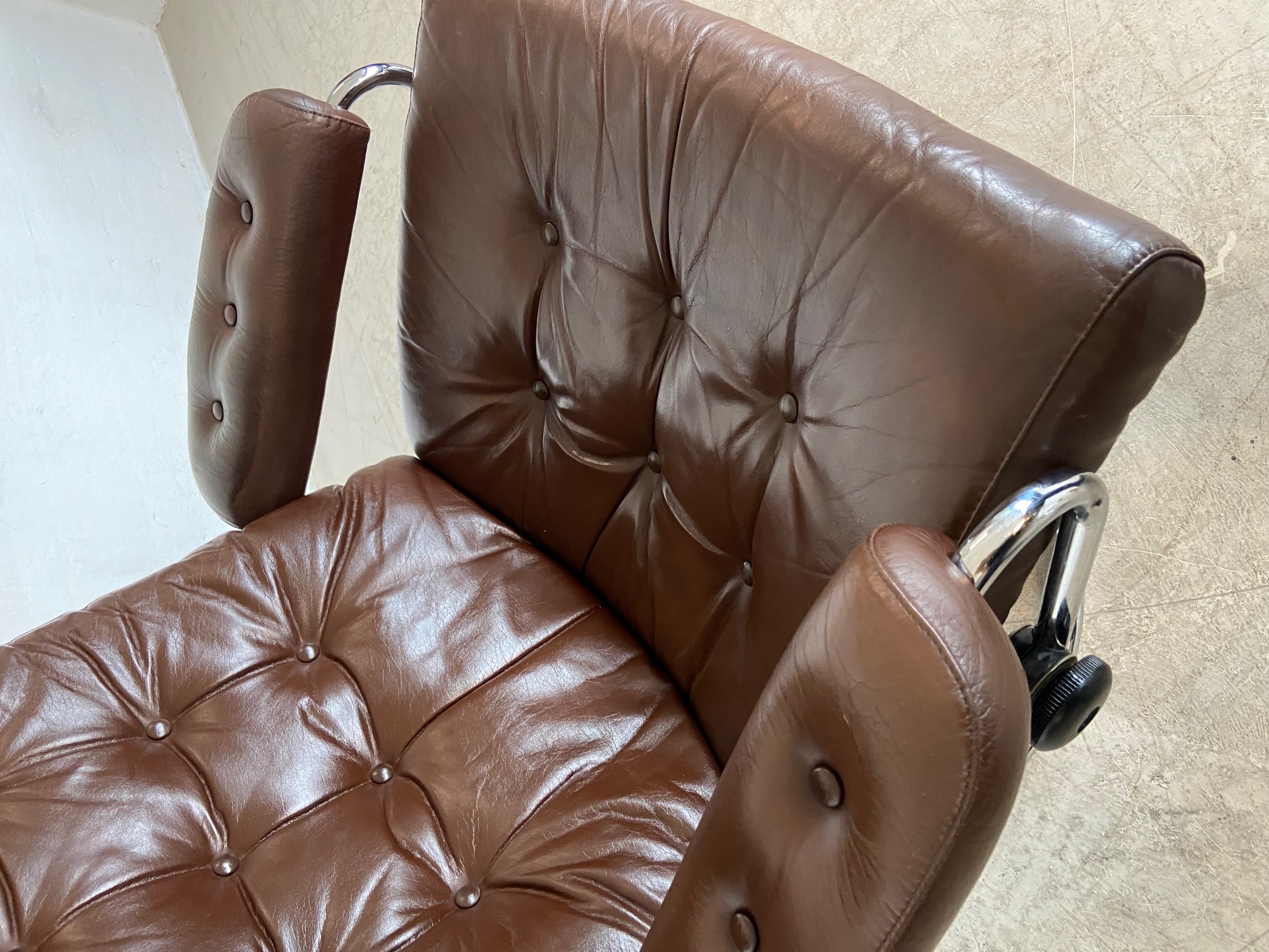 Vintage Brown Leather Ekornes Stressless Reclining Lounge Chair & Stool 1960,s
