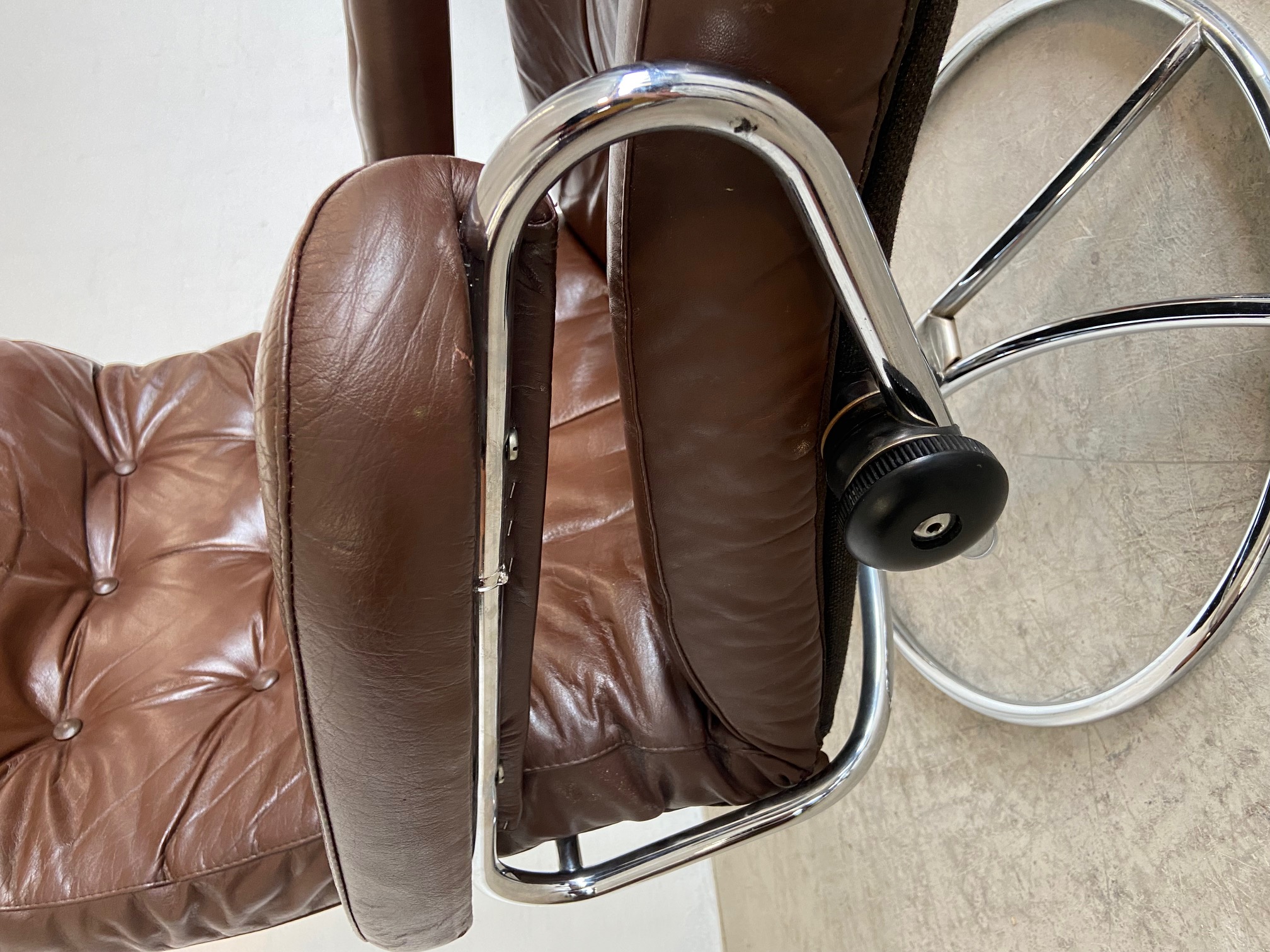 Vintage Brown Leather Ekornes Stressless Reclining Lounge Chair & Stool 1960,s