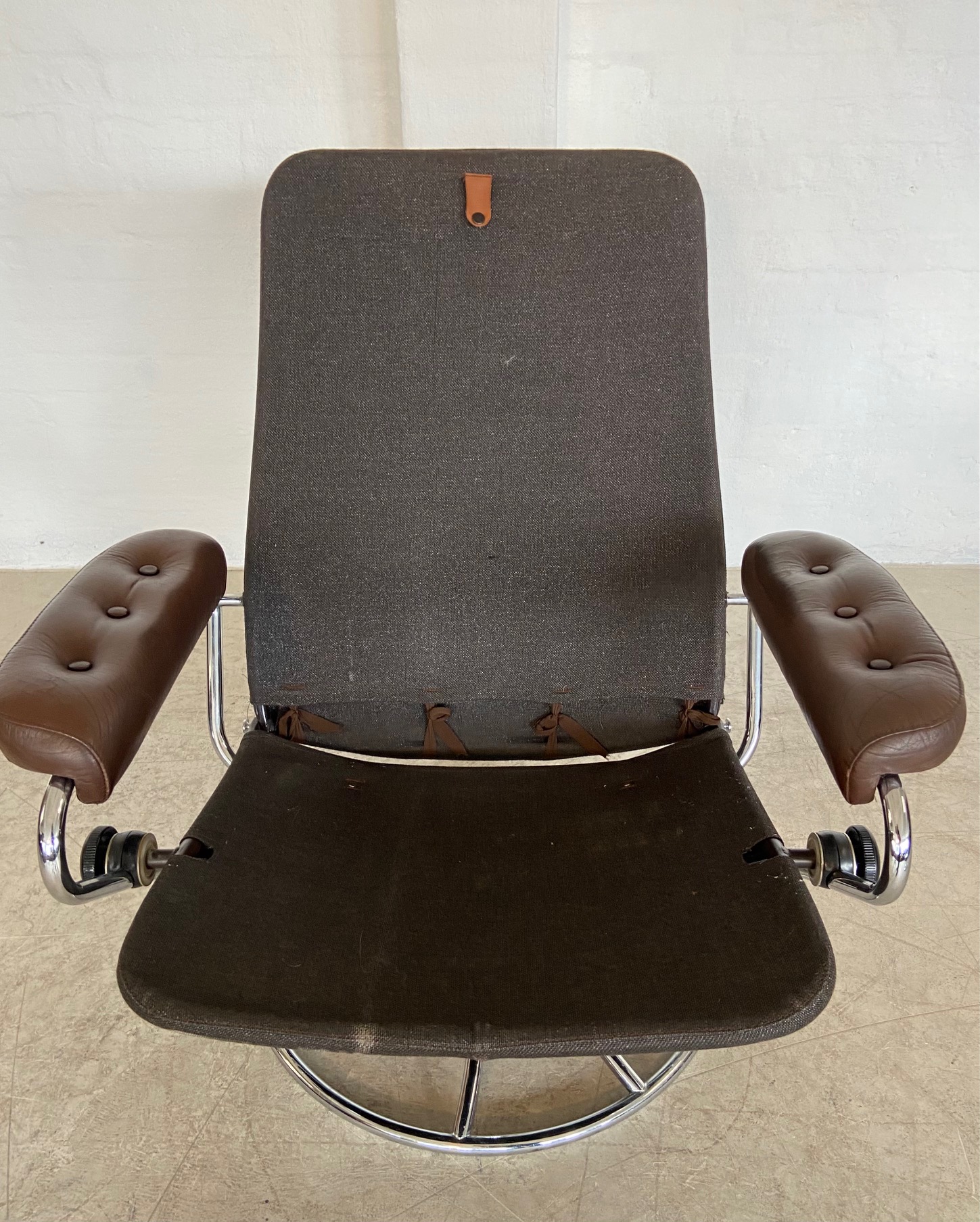 Vintage Brown Leather Ekornes Stressless Reclining Lounge Chair & Stool 1960,s