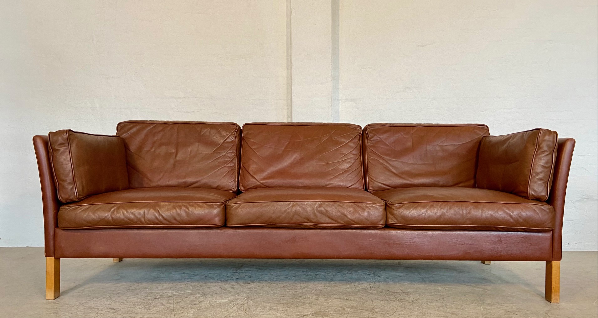 VINTAGE DANISH MID CENTURY MOGENS HANSEN 3 PERSON COGNAC LEATHER SOFA 1960,s