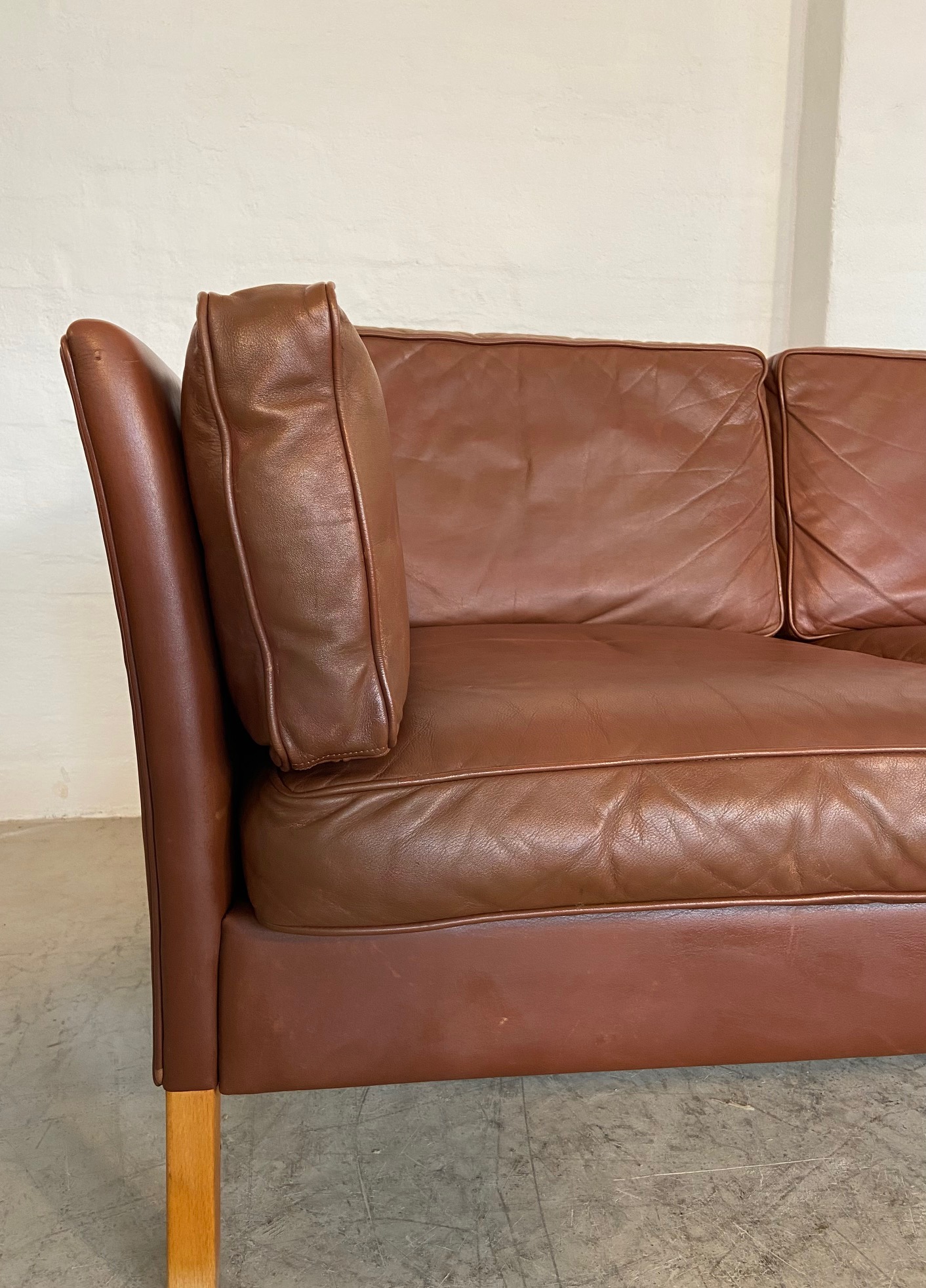 VINTAGE DANISH MID CENTURY MOGENS HANSEN 3 PERSON COGNAC LEATHER SOFA 1960,s