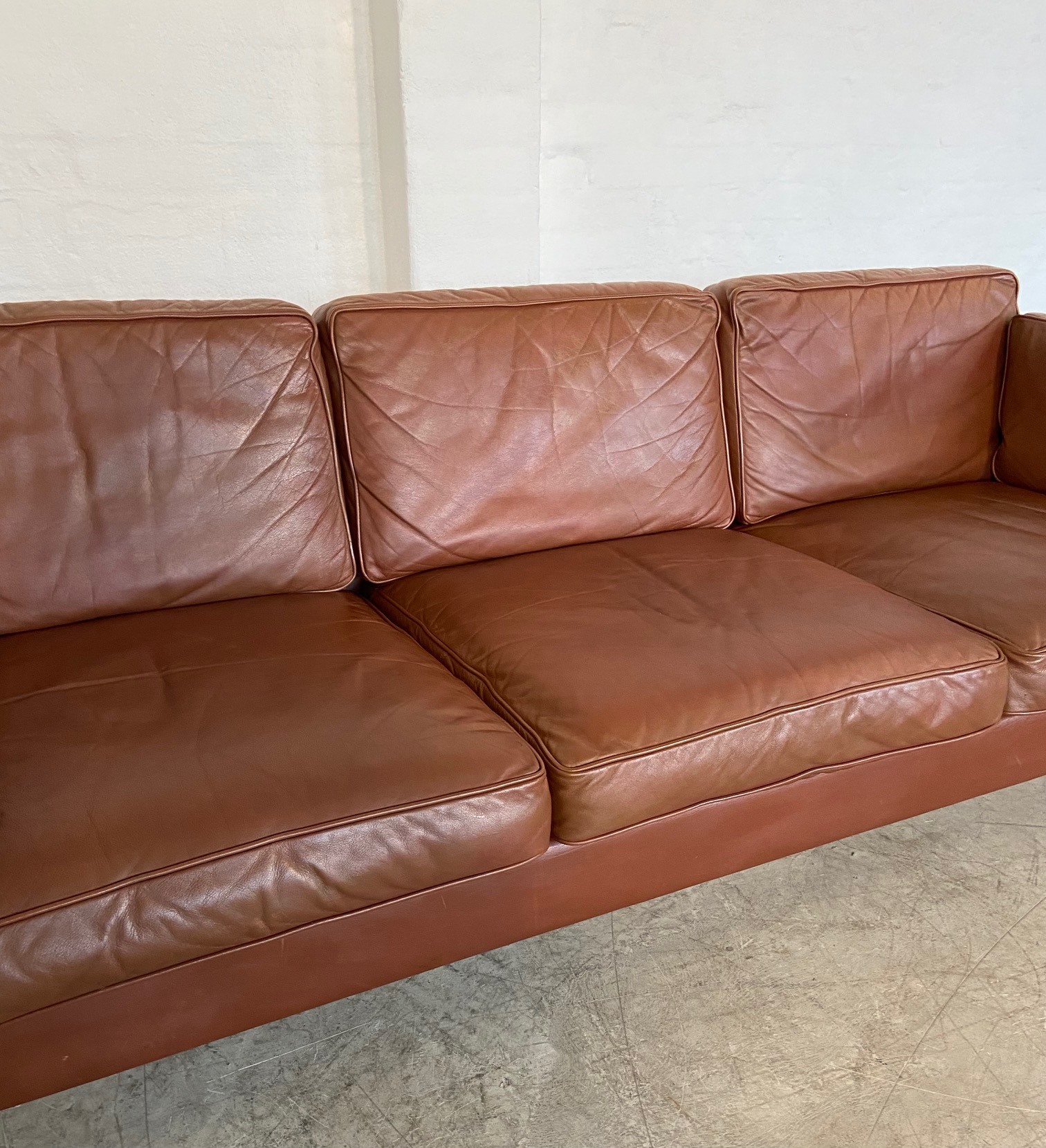VINTAGE DANISH MID CENTURY MOGENS HANSEN 3 PERSON COGNAC LEATHER SOFA 1960,s