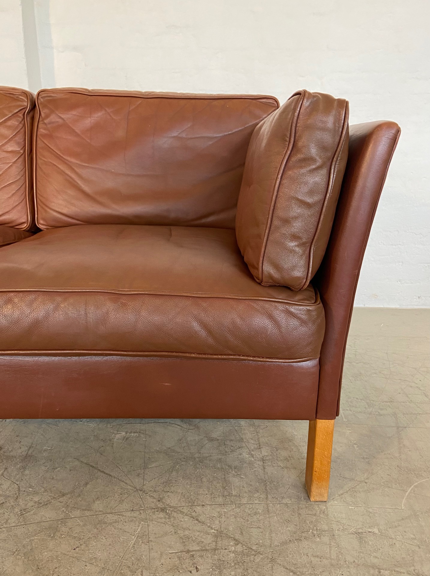 VINTAGE DANISH MID CENTURY MOGENS HANSEN 3 PERSON COGNAC LEATHER SOFA 1960,s