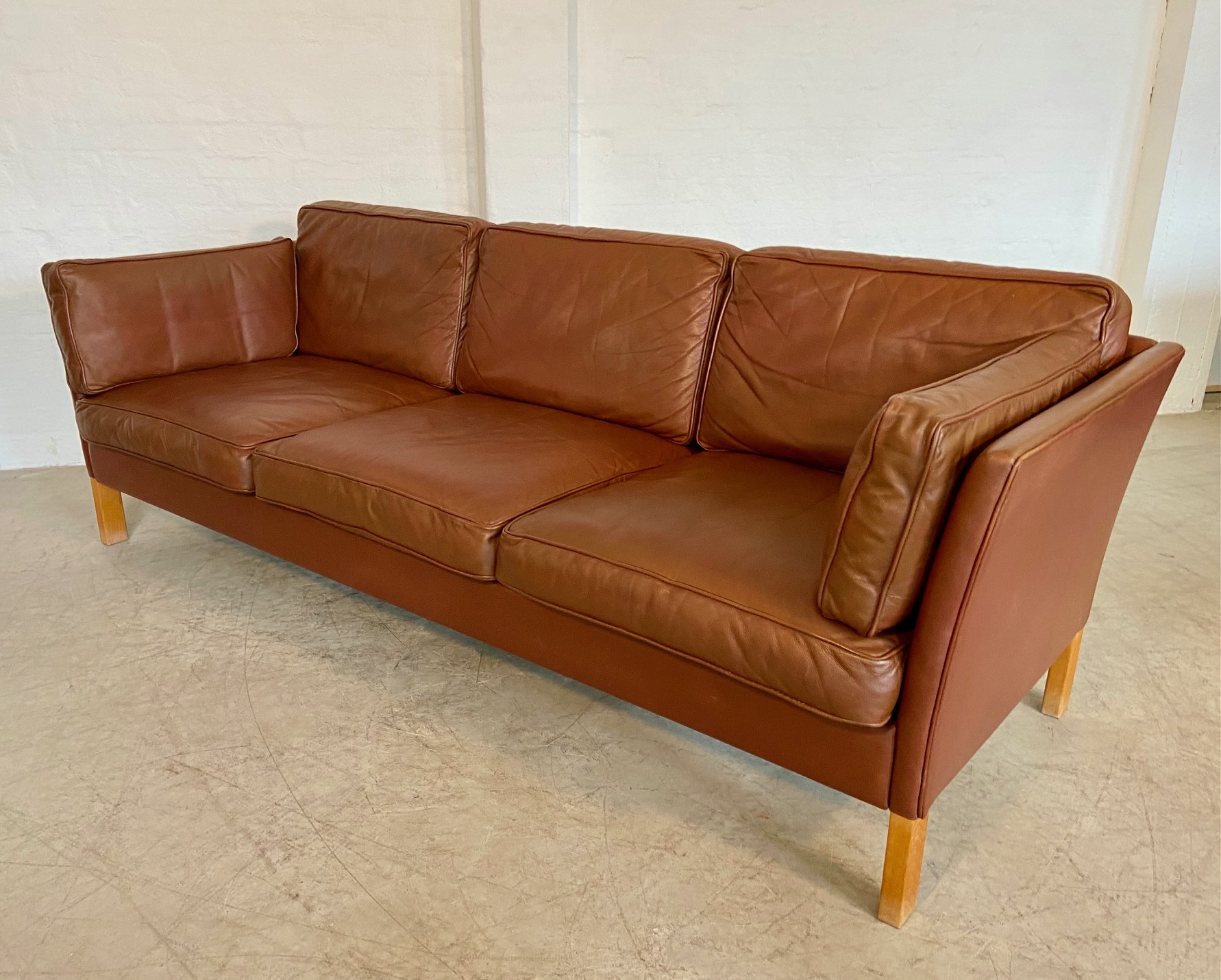 VINTAGE DANISH MID CENTURY MOGENS HANSEN 3 PERSON COGNAC LEATHER SOFA 1960,s