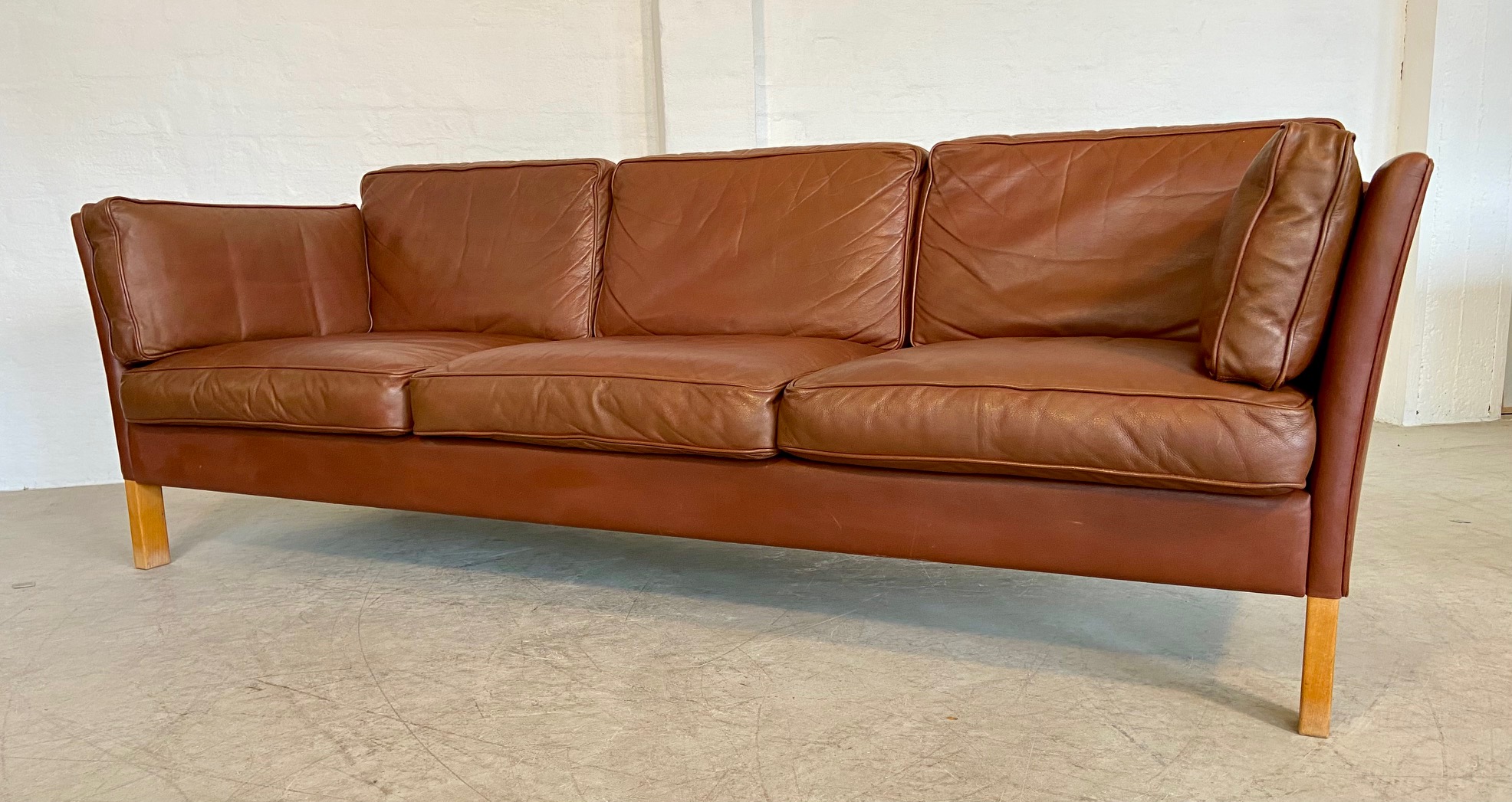 VINTAGE DANISH MID CENTURY MOGENS HANSEN 3 PERSON COGNAC LEATHER SOFA 1960,s