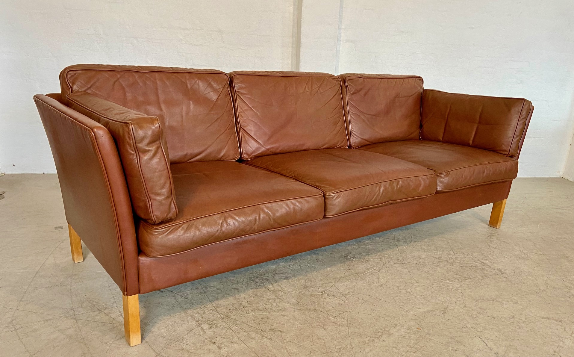 VINTAGE DANISH MID CENTURY MOGENS HANSEN 3 PERSON COGNAC LEATHER SOFA 1960,s