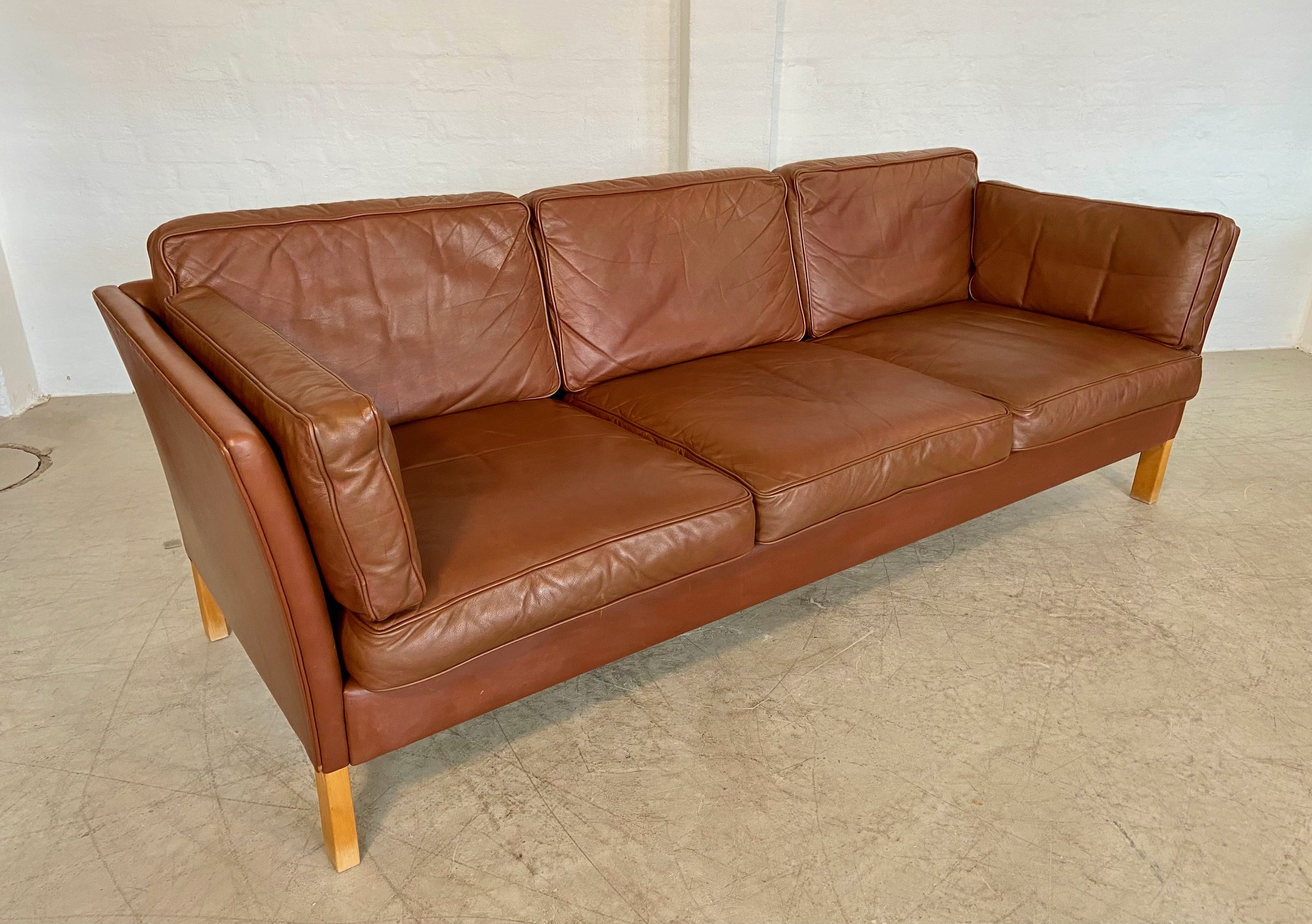 VINTAGE DANISH MID CENTURY MOGENS HANSEN 3 PERSON COGNAC LEATHER SOFA 1960,s