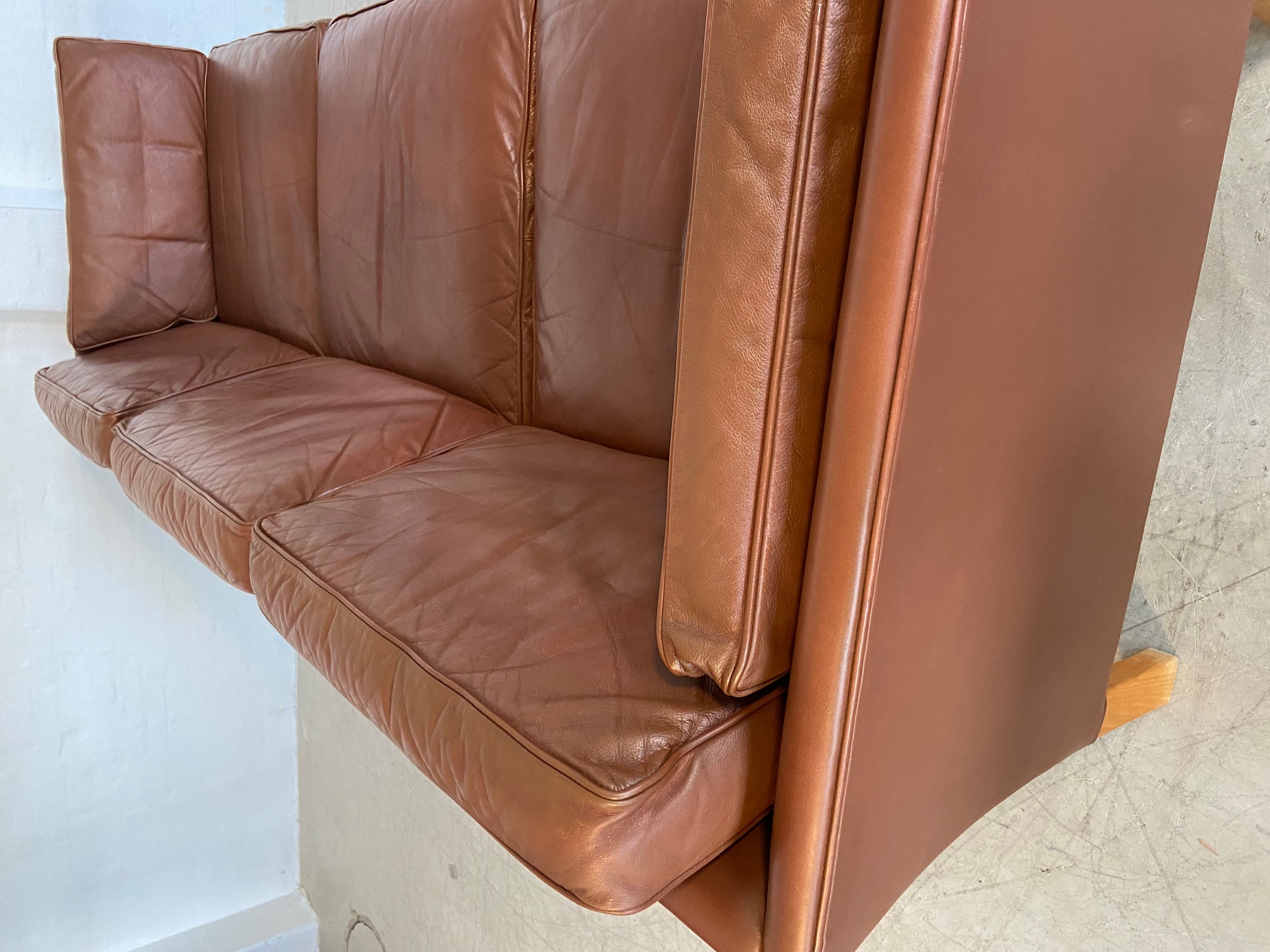 VINTAGE DANISH MID CENTURY MOGENS HANSEN 3 PERSON COGNAC LEATHER SOFA 1960,s