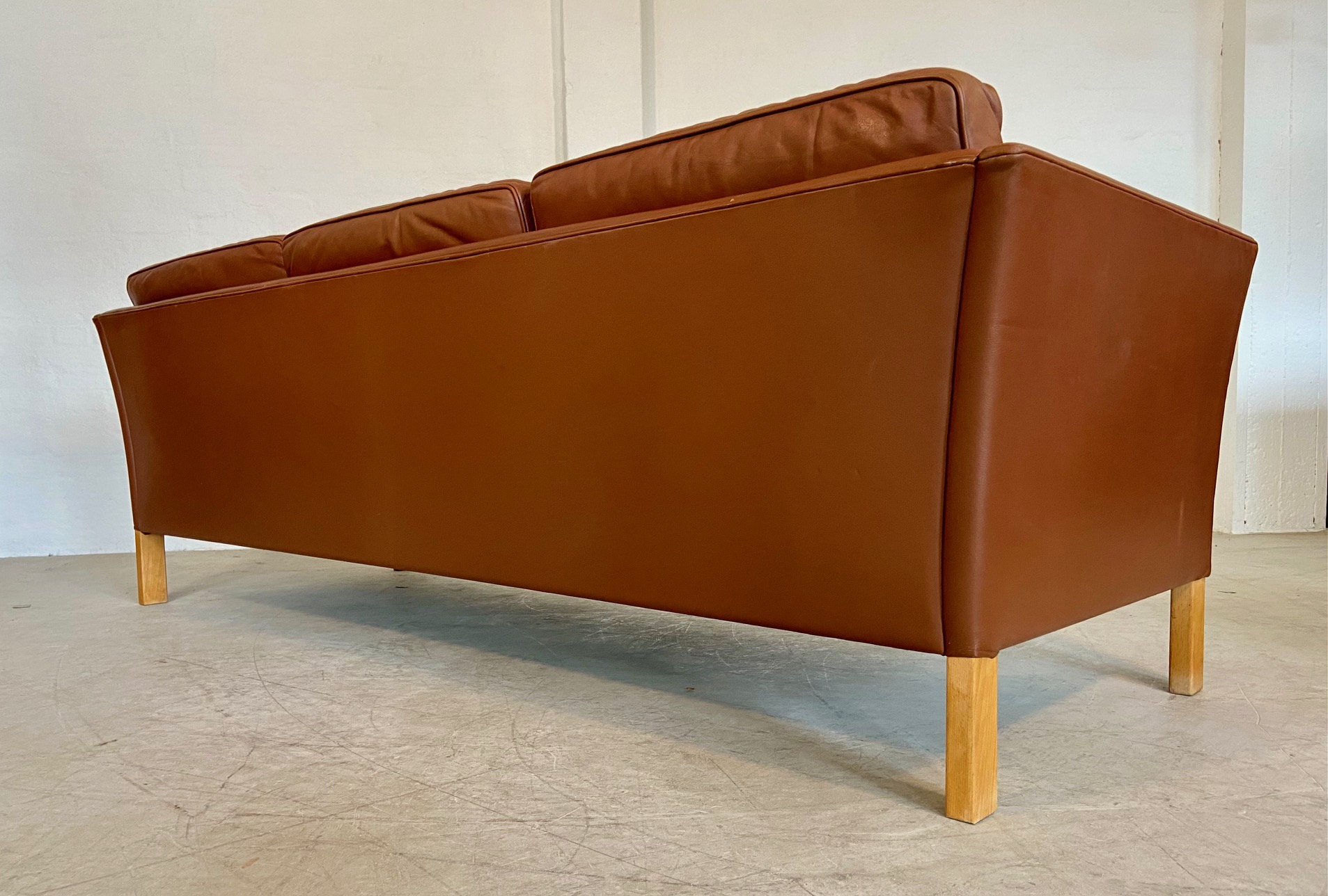 VINTAGE DANISH MID CENTURY MOGENS HANSEN 3 PERSON COGNAC LEATHER SOFA 1960,s