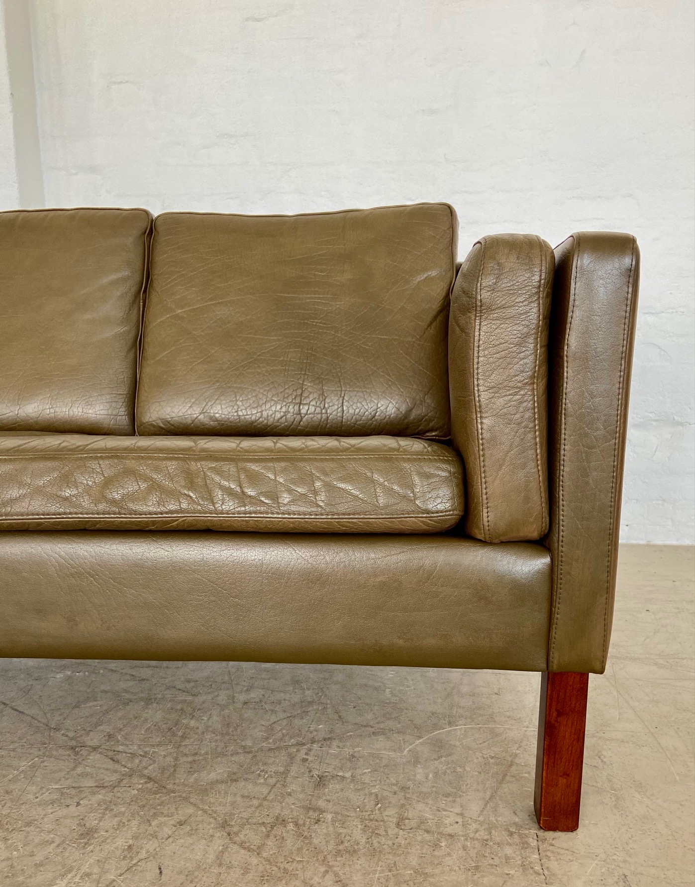 MOGENS HANSEN VINTAGE DANISH MID CENTURY 3 PERSON OLIVE GREEN LEATHER SOFA 1960,s