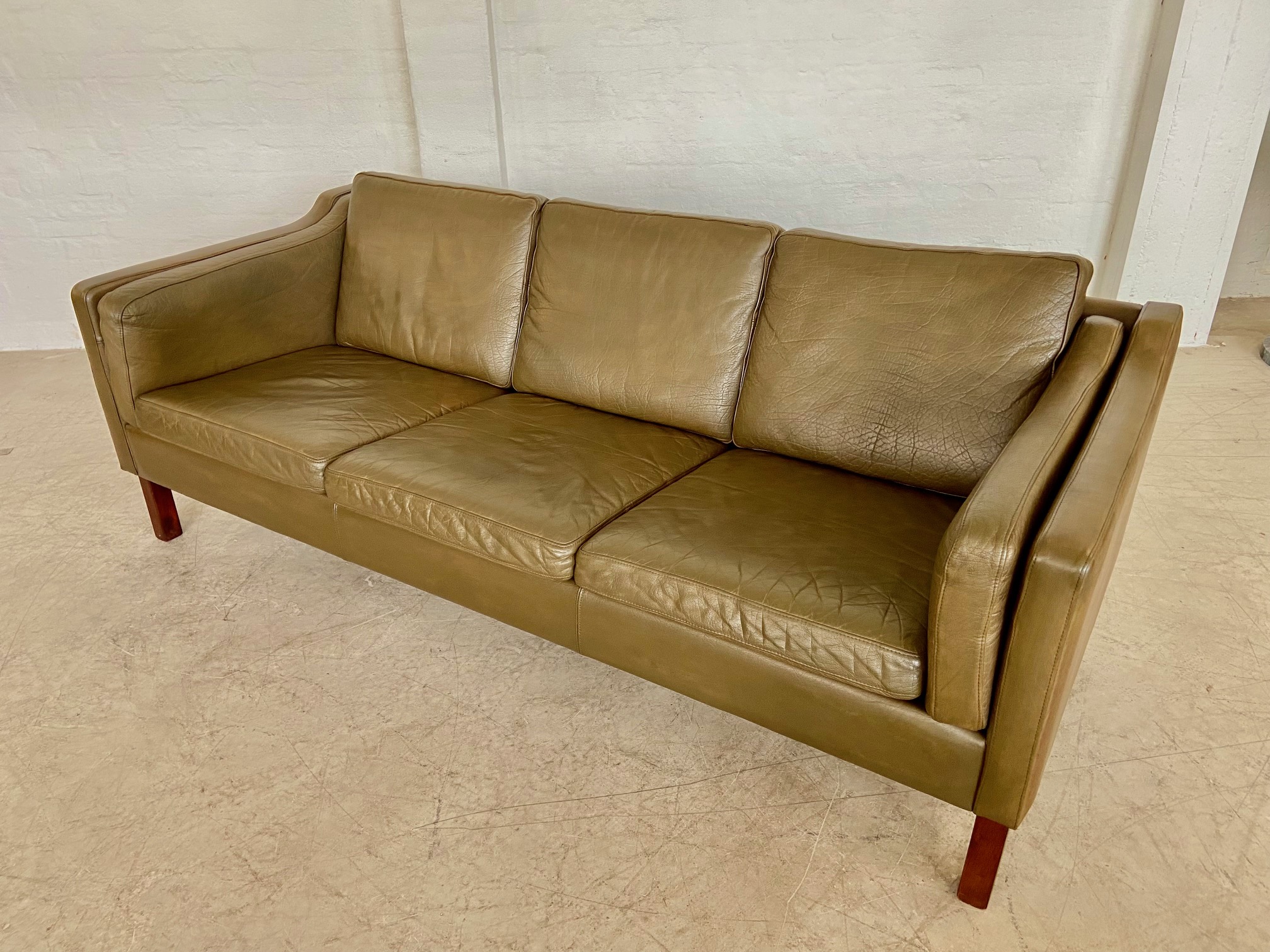 MOGENS HANSEN VINTAGE DANISH MID CENTURY 3 PERSON OLIVE GREEN LEATHER SOFA 1960,s