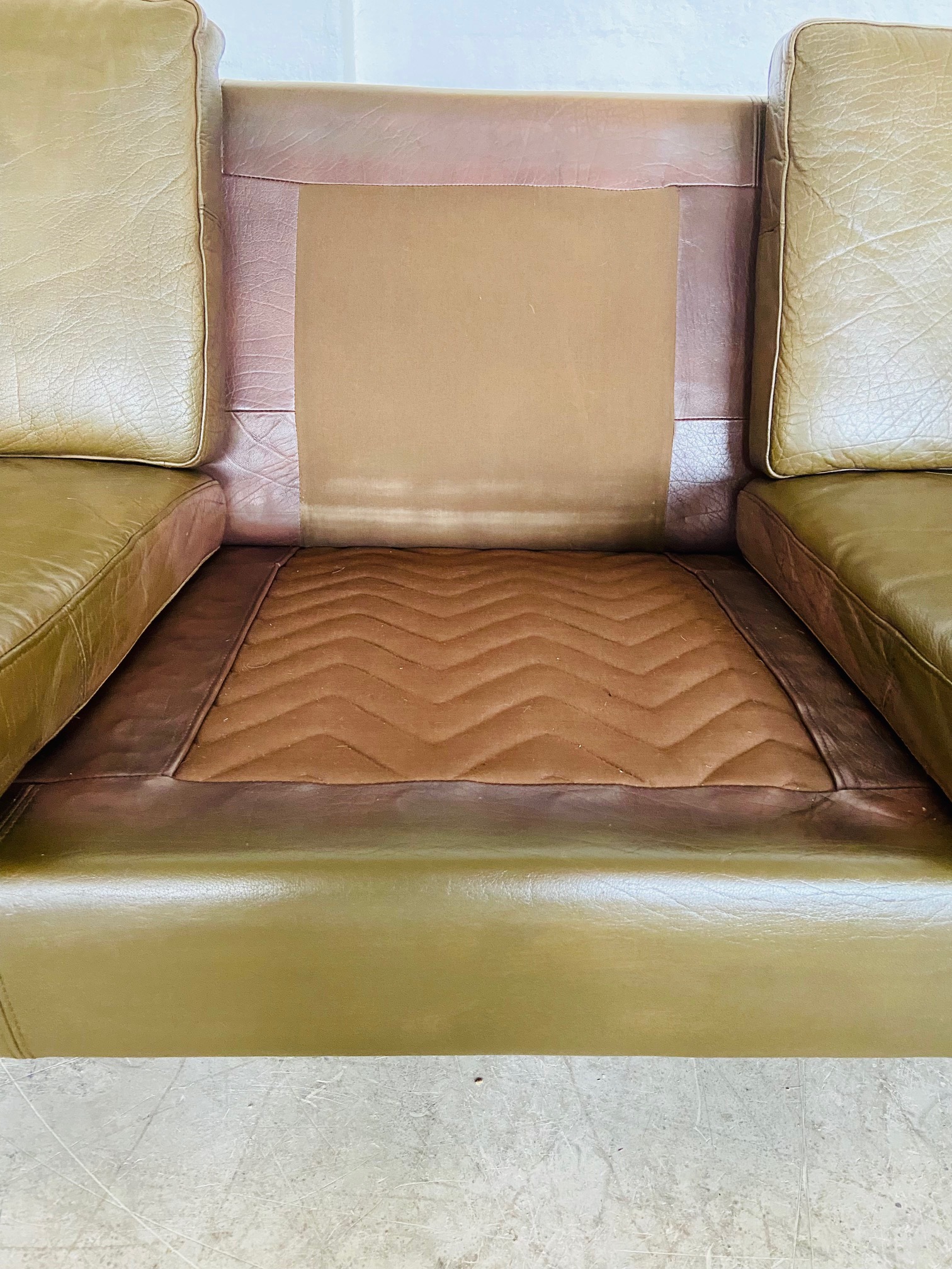MOGENS HANSEN VINTAGE DANISH MID CENTURY 3 PERSON OLIVE GREEN LEATHER SOFA 1960,s