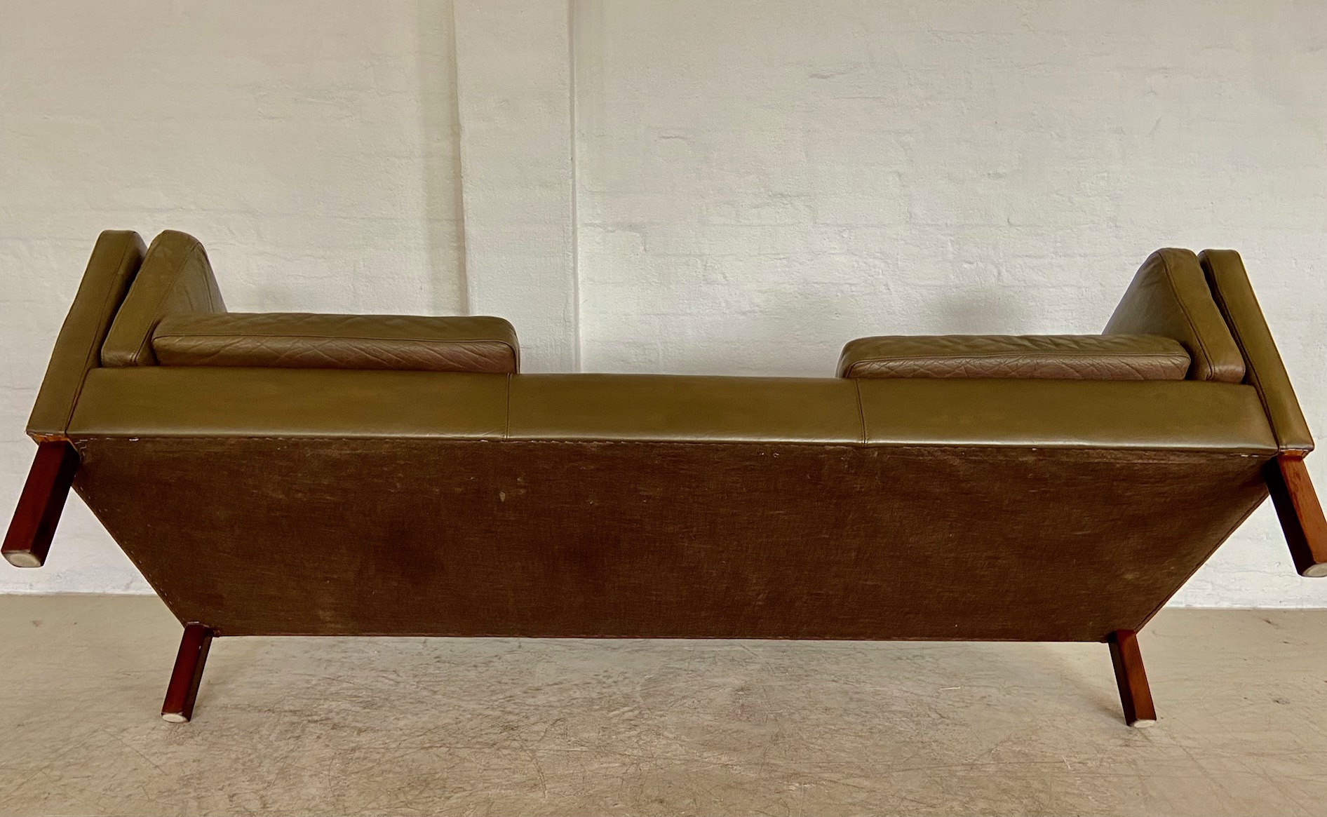 MOGENS HANSEN VINTAGE DANISH MID CENTURY 3 PERSON OLIVE GREEN LEATHER SOFA 1960,s