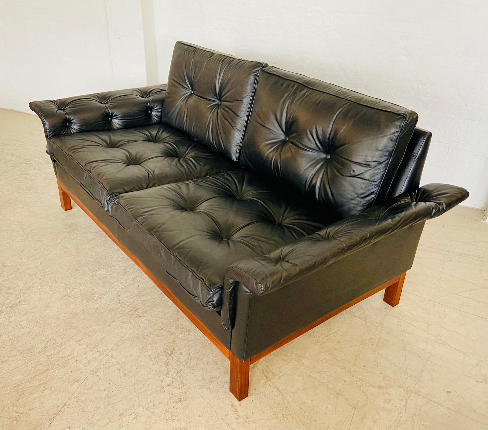 IMG_9998 Vintage Scandinavian Mid Century Black Buttoned Leather 2 Person Sofa Model Kardinal 1960,s