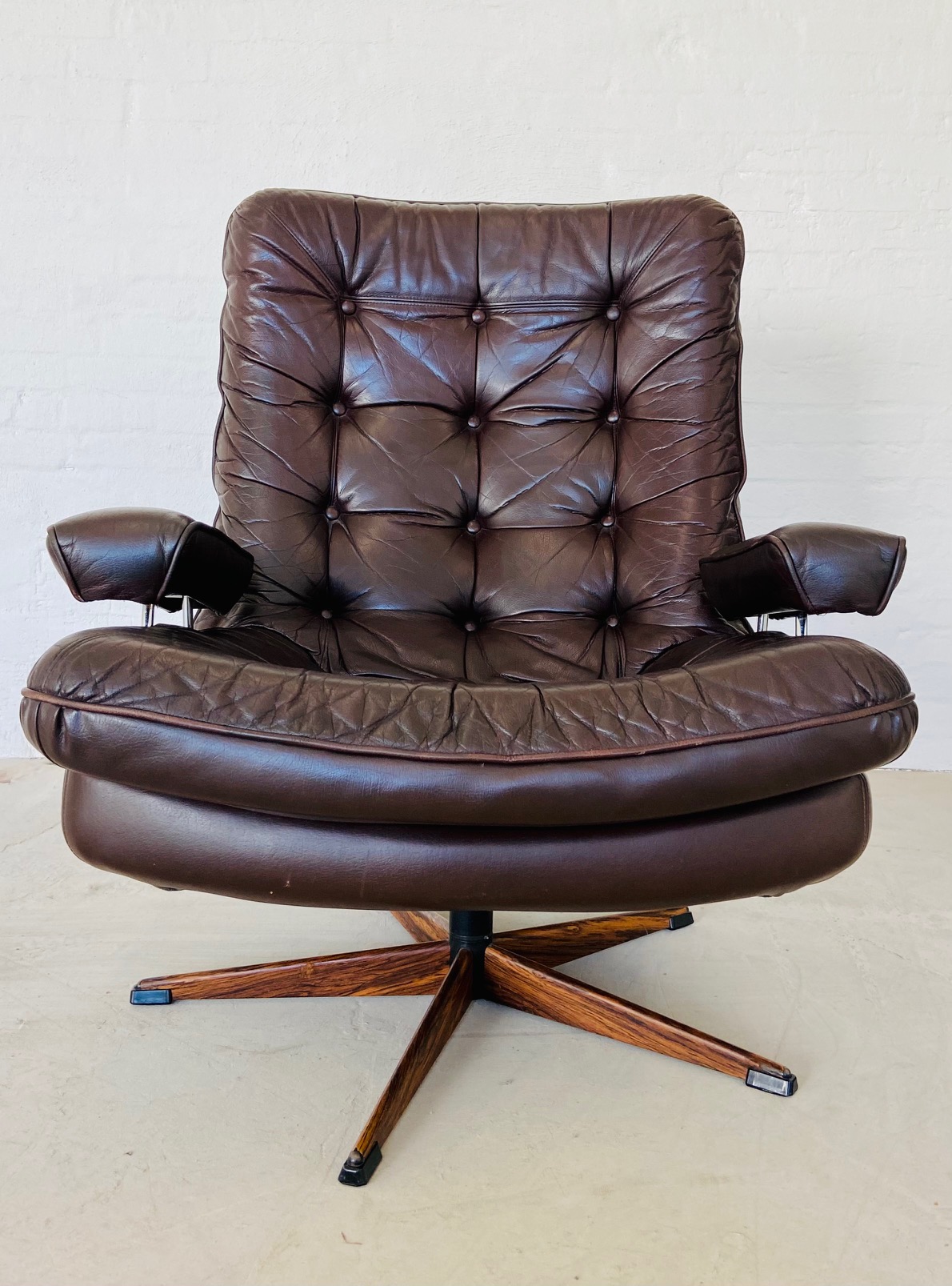 IMG_4663 Danish Vintage Mid Century Brown leather and chromed Swivel chair 1970,s