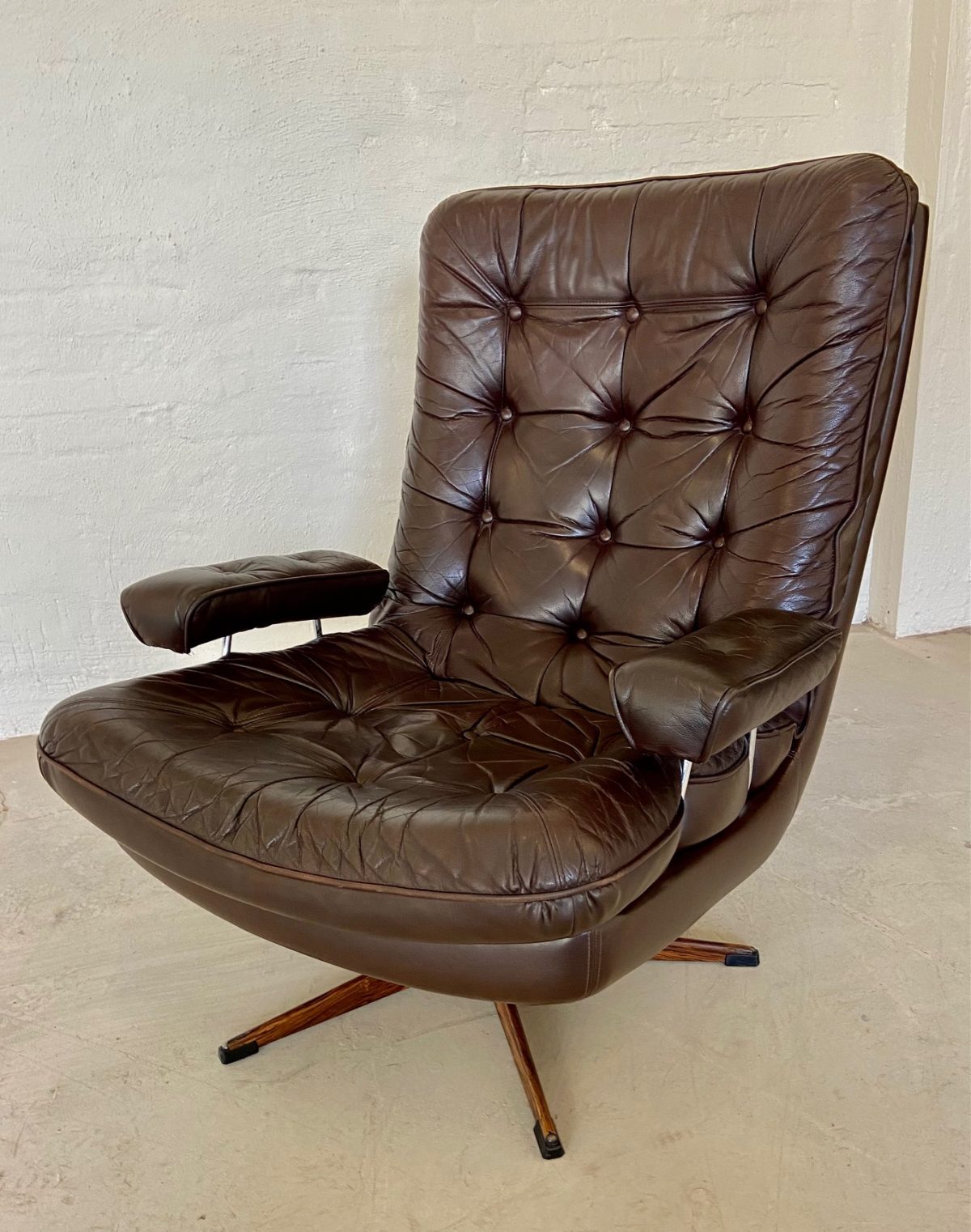 IMG_4667 Danish Vintage Mid Century Brown leather and chromed Swivel chair 1970,s
