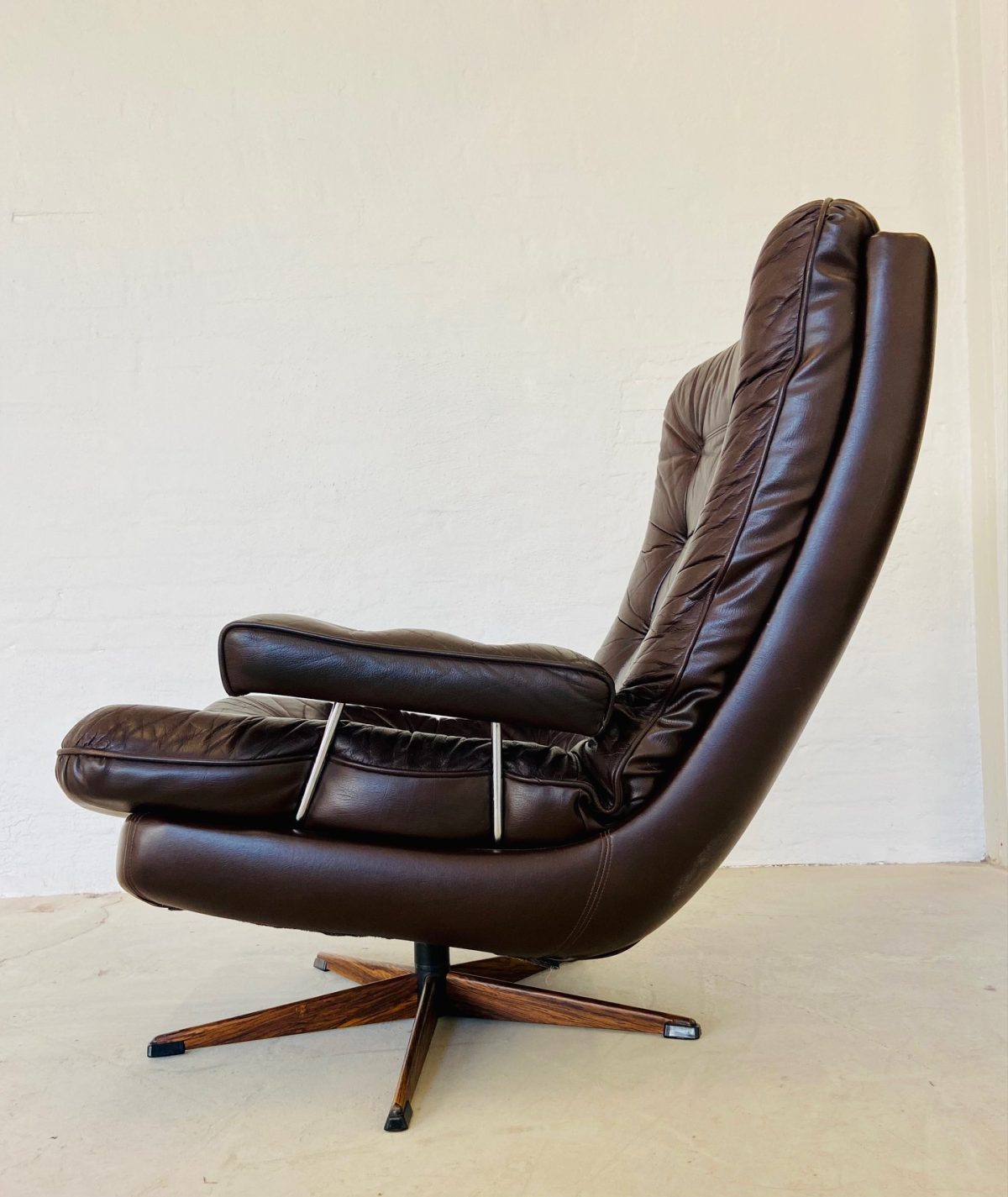 IMG_4669 Danish Vintage Mid Century Brown leather and chromed Swivel chair 1970,s