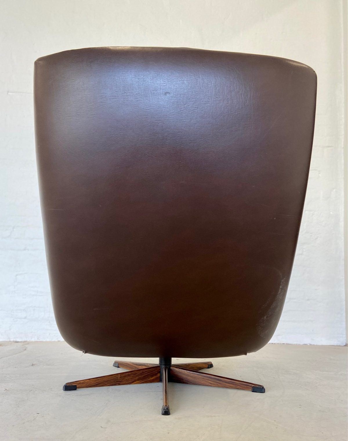 IMG_4672 Danish Vintage Mid Century Brown leather and chromed Swivel chair 1970,s