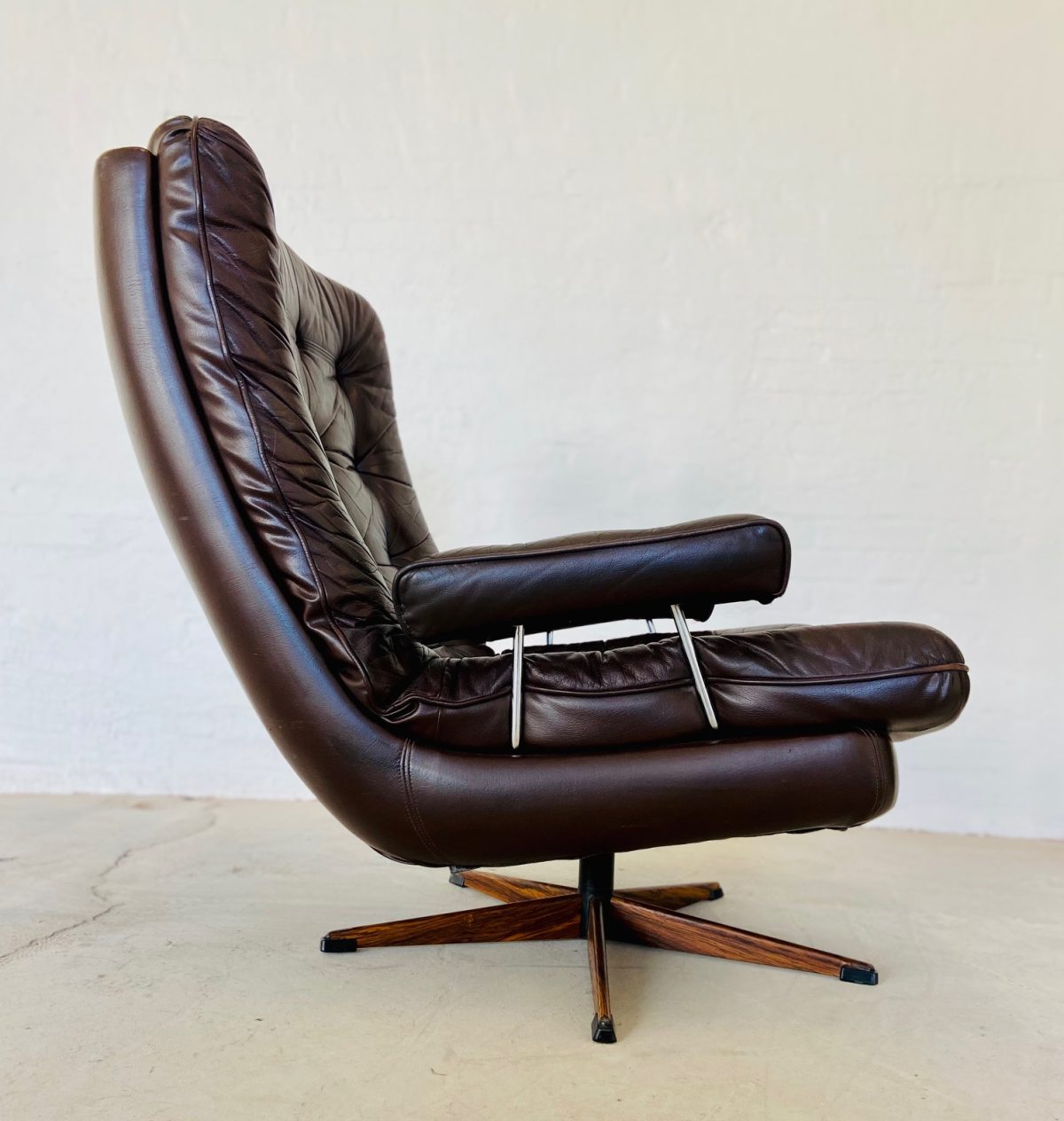 IMG_4676 Danish Vintage Mid Century Brown leather and chromed Swivel chair 1970,s