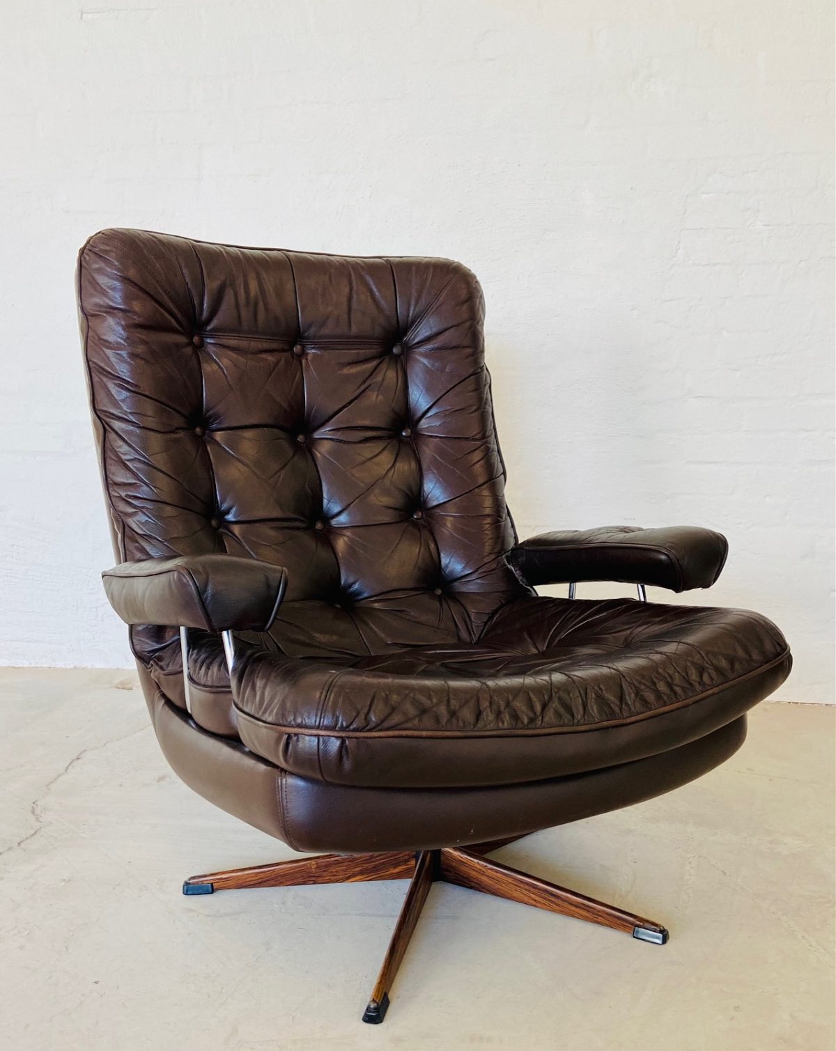 IMG_4677 Danish Vintage Mid Century Brown leather and chromed Swivel chair 1970,s