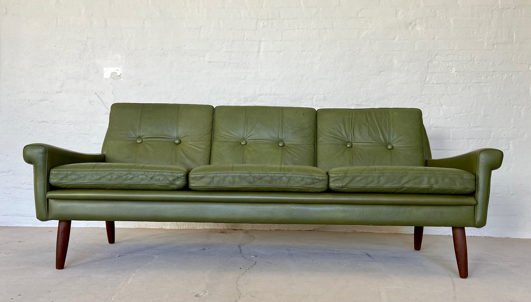 IMG_3126 Svend Skipper Vintage Danish Mid Century 3 Person sofa in Olive green leather 1965