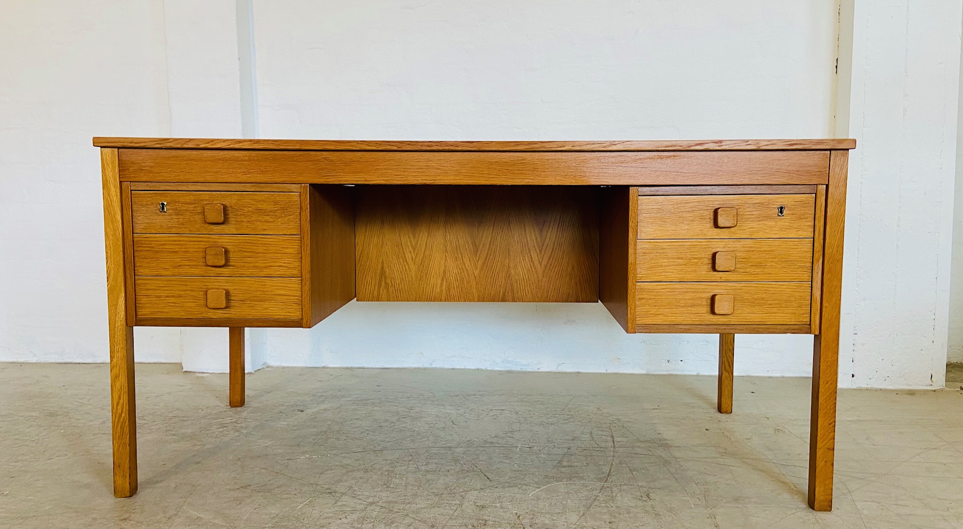 IMG_9407 VINTAGE RETRO DANISH MID CENTURY OAK DESK BY DOMINO MØBLER 1960