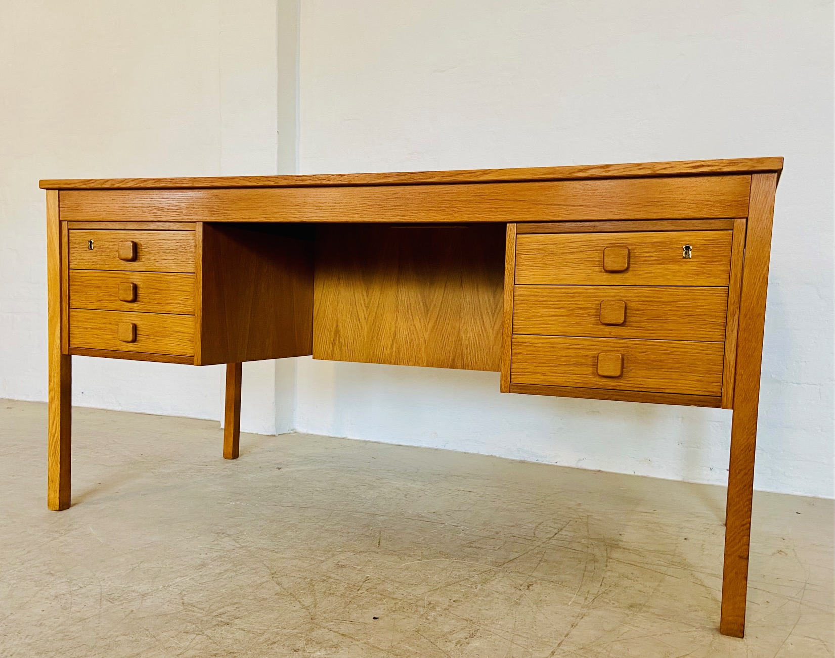IMG_9411 VINTAGE RETRO DANISH MID CENTURY OAK DESK BY DOMINO MØBLER 1960