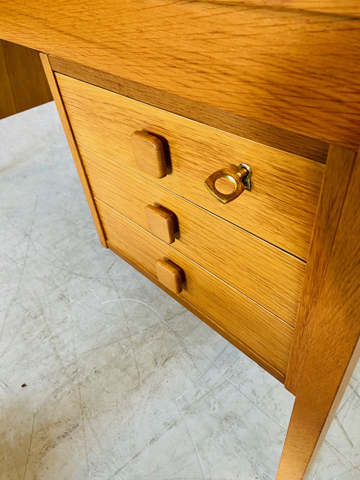 IMG_9414 VINTAGE RETRO DANISH MID CENTURY OAK DESK BY DOMINO MØBLER 1960