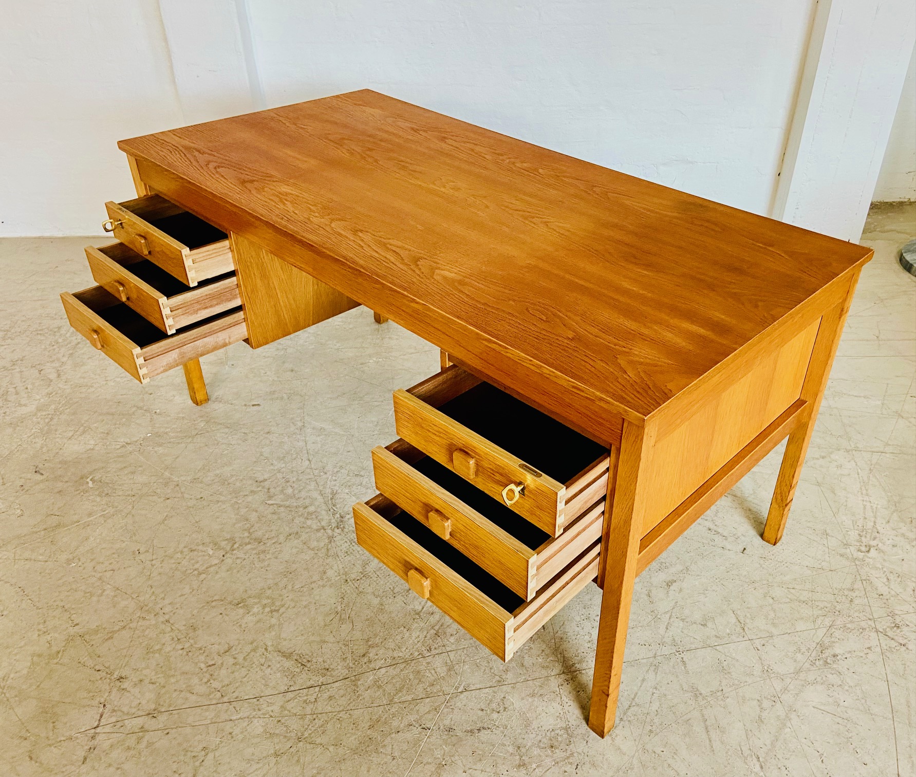 IMG_9417 VINTAGE RETRO DANISH MID CENTURY OAK DESK BY DOMINO MØBLER 1960