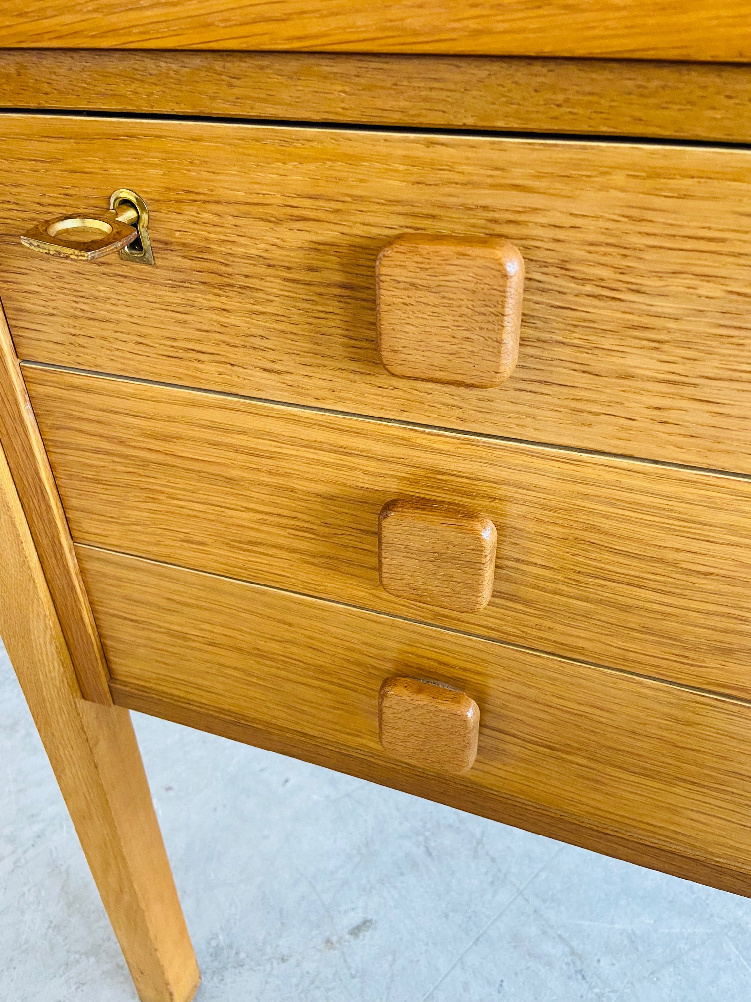 IMG_9423 VINTAGE RETRO DANISH MID CENTURY OAK DESK BY DOMINO MØBLER 1960