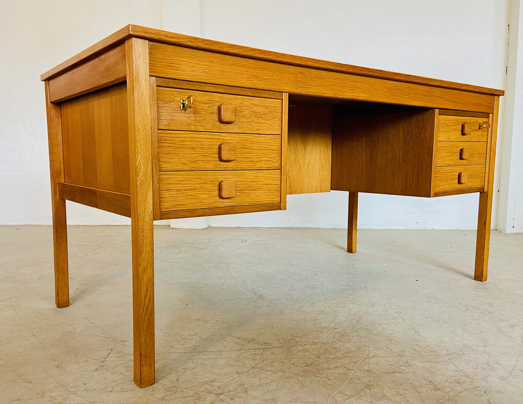IMG_9426 VINTAGE RETRO DANISH MID CENTURY OAK DESK BY DOMINO MØBLER 1960