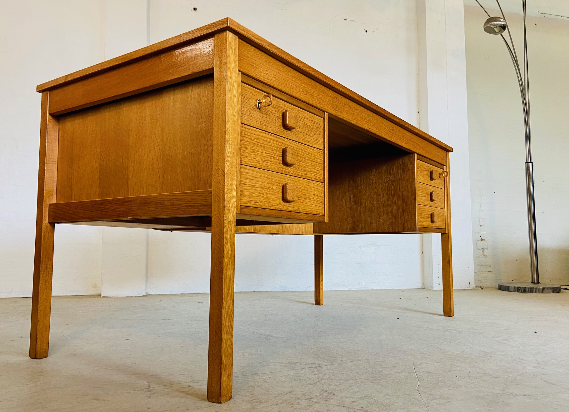 IMG_9428 VINTAGE RETRO DANISH MID CENTURY OAK DESK BY DOMINO MØBLER 1960