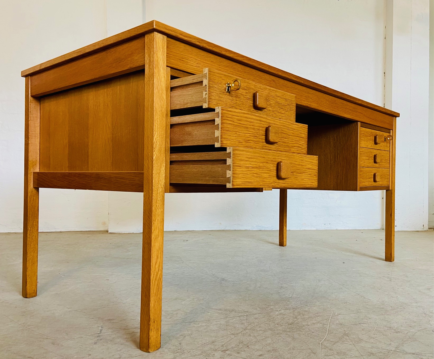IMG_9429 VINTAGE RETRO DANISH MID CENTURY OAK DESK BY DOMINO MØBLER 1960