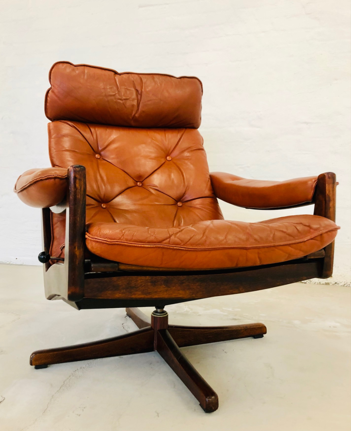 Vintage Scandinavian Mid-Century Reclining Lounge Chair In Cognac Leather