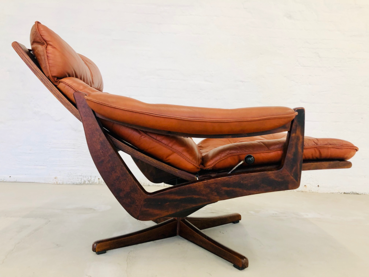Vintage Scandinavian Mid-Century Reclining Lounge Chair In Cognac Leather