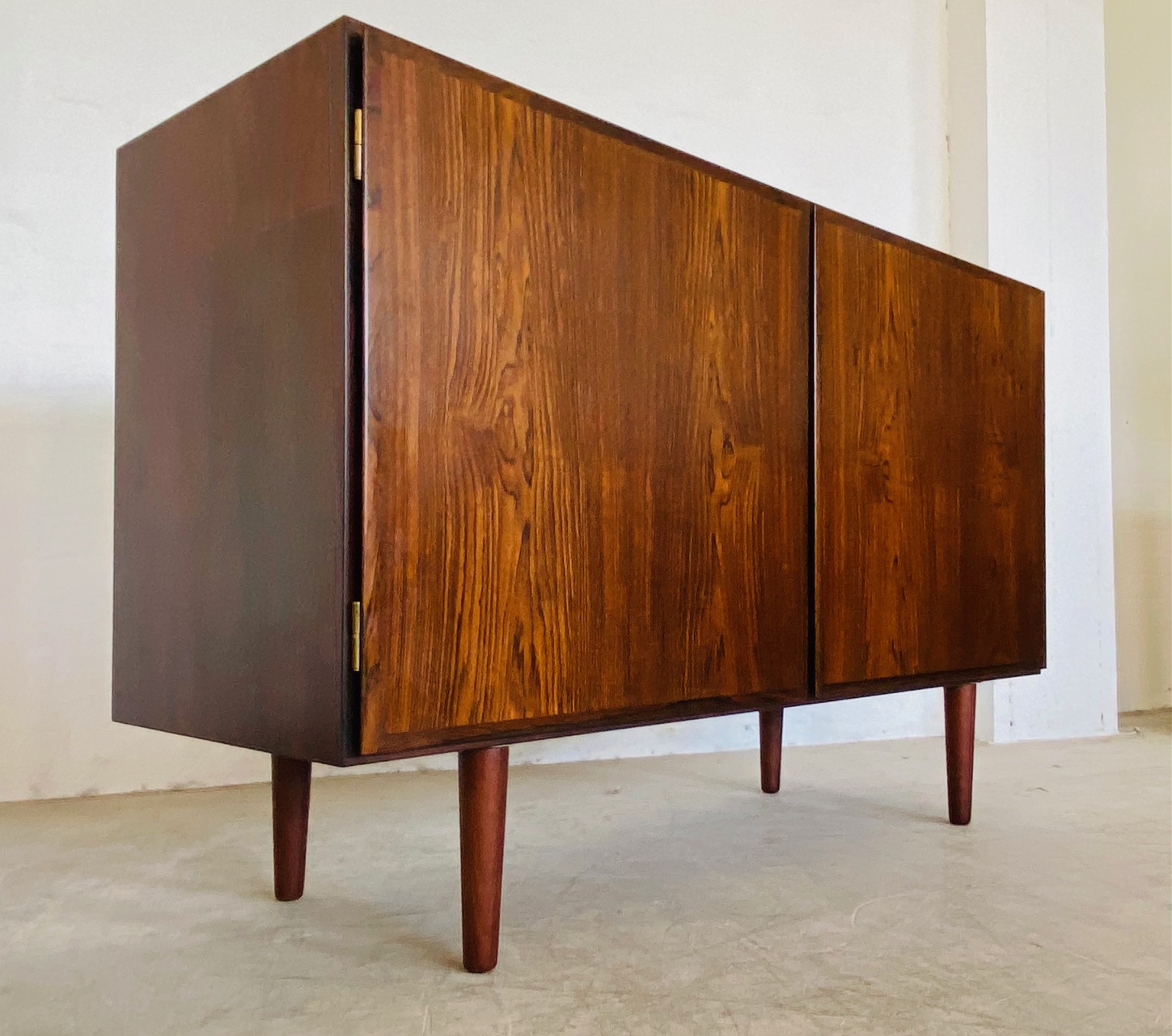 IMG_9874 VINTAGE RETRO DANISH MID CENTURY ROSEWOOD SIDEBOARD BY GUNNI OMANN 1960,S