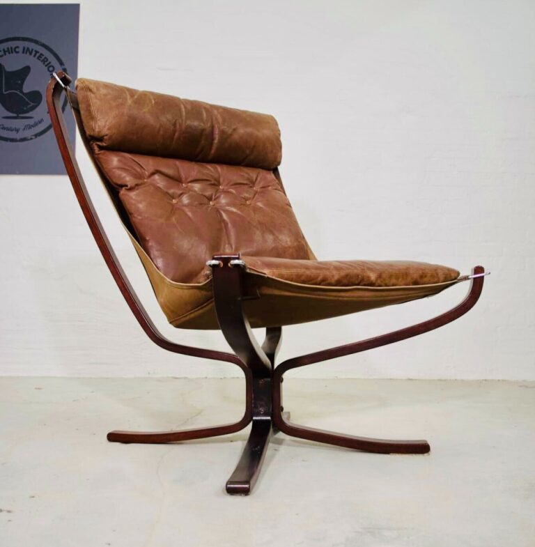 Vintage Retro Sigurd Resell Leather Highback Falcon Chair