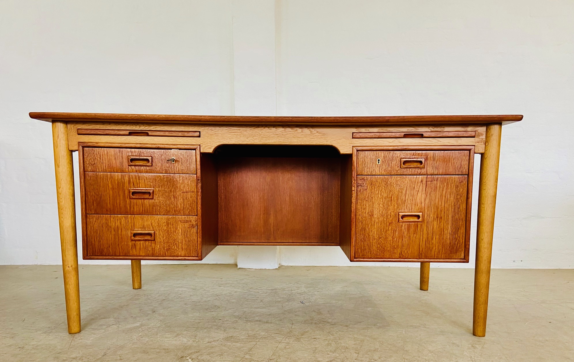 Vintage Retro Danish Teak and Oak Desk by Børge Mogensen for Søborg Møbelfabrik, 1960s