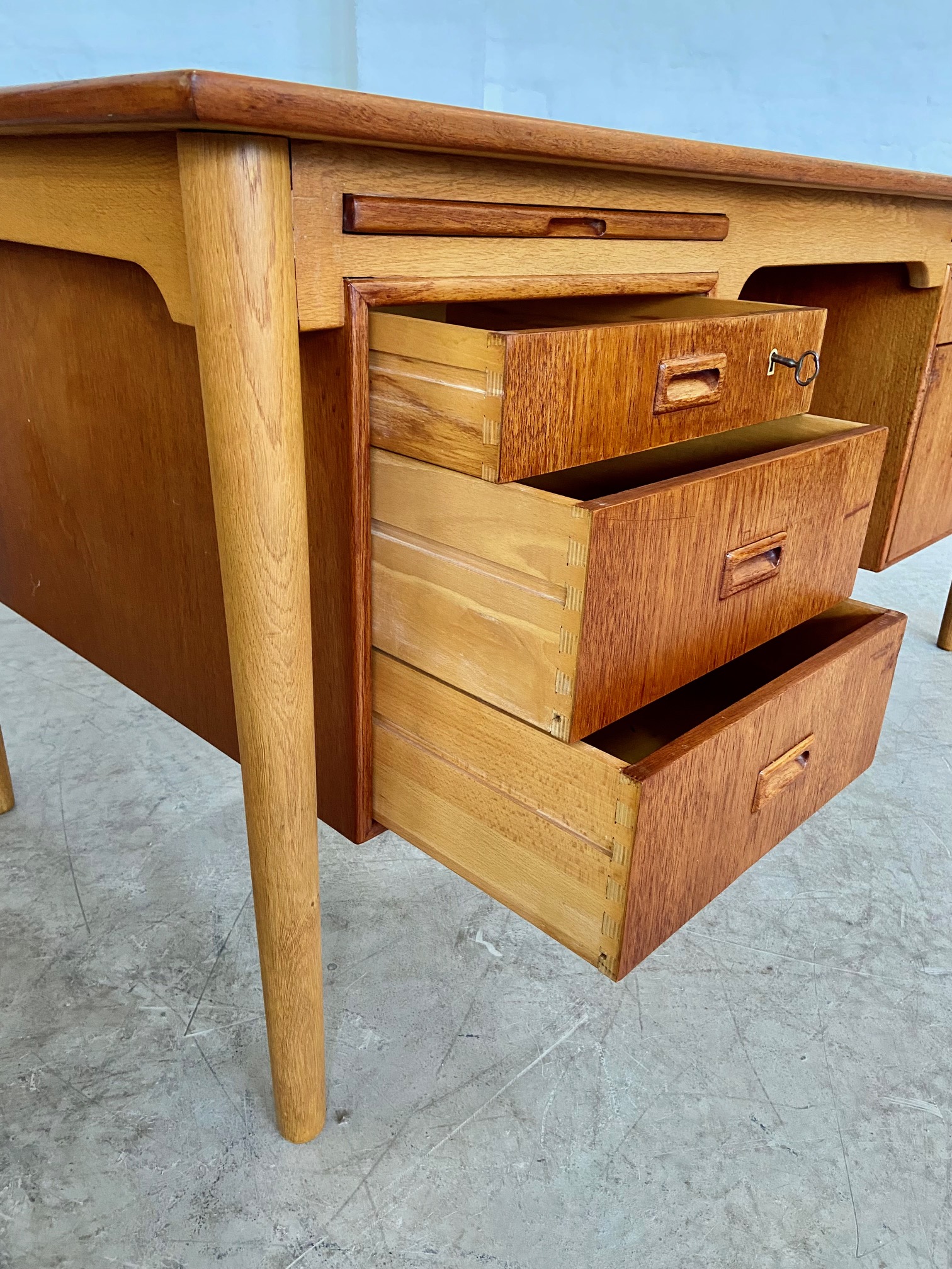 Vintage Retro Danish Teak and Oak Desk by Børge Mogensen for Søborg Møbelfabrik, 1960s