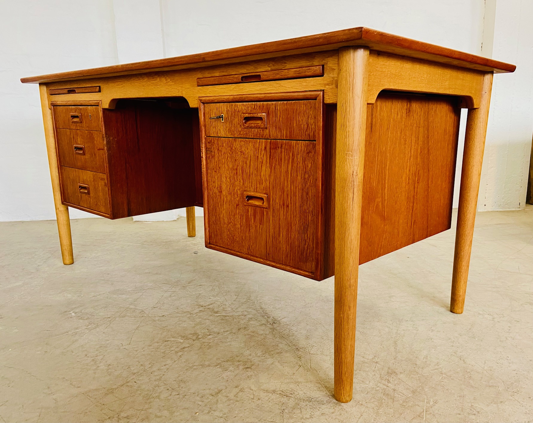 Vintage Retro Danish Teak and Oak Desk by Børge Mogensen for Søborg Møbelfabrik, 1960s