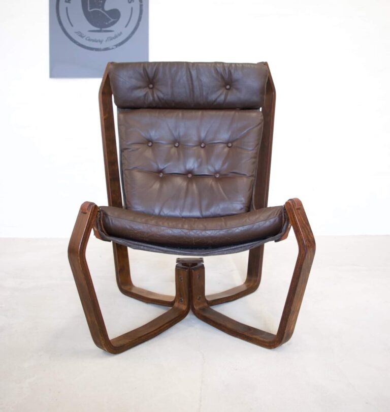 Vintage Scandinavian "Viking" Chair In Coco Leather 1970's