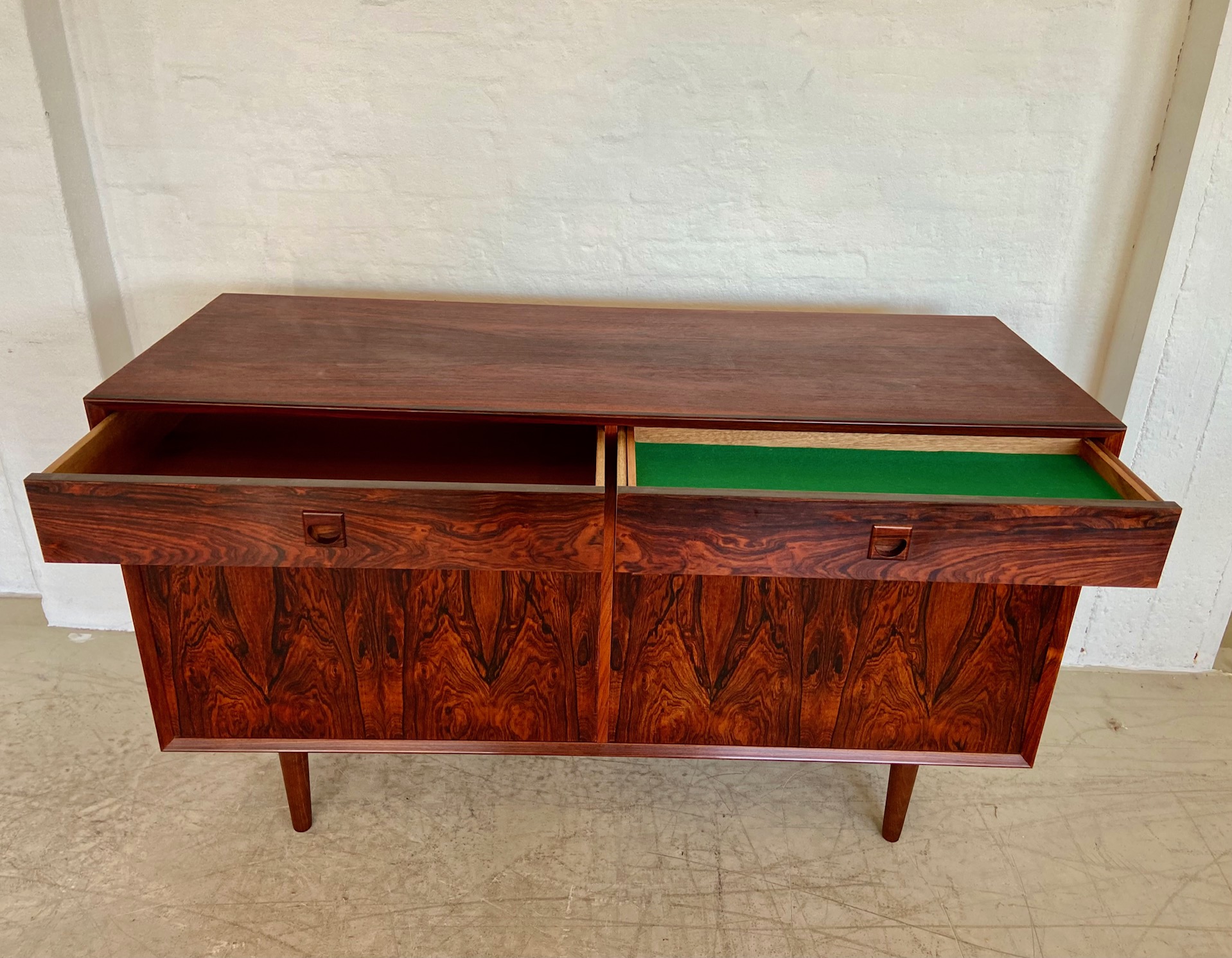 VINTAGE RETRO DANISH MID CENTURY ROSEWOOD SIDEBOARD BY BROUERS 1960,s